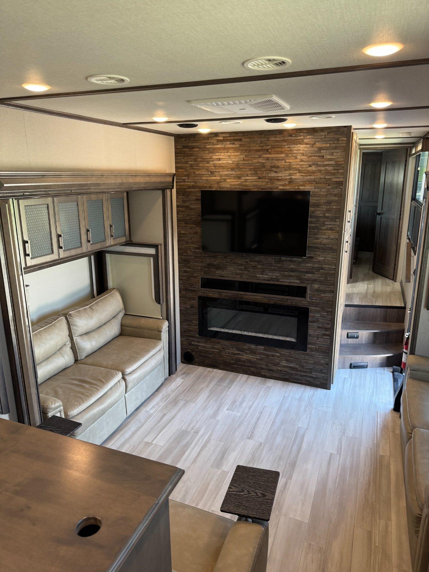 2021 Grand Design 2021 Grand Design 390RK-R - thumbnail 13