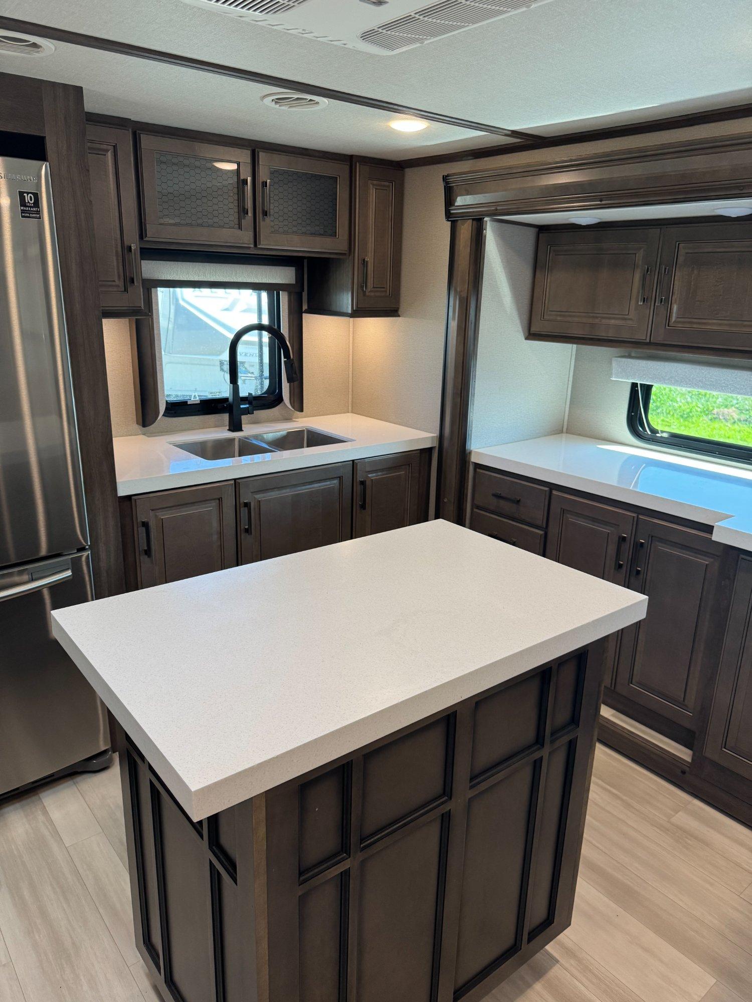 2021 Grand Design 2021 Grand Design 390RK-R - thumbnail 18