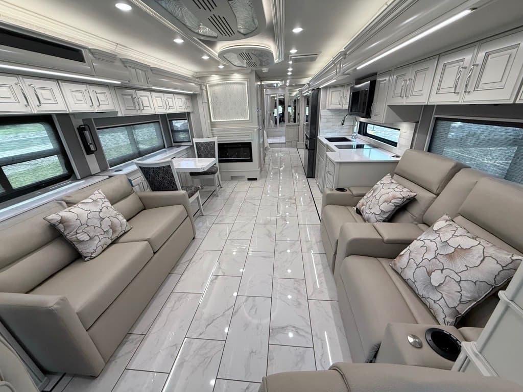 2027 American Coach 2027 American Coach American Dream - thumbnail 2