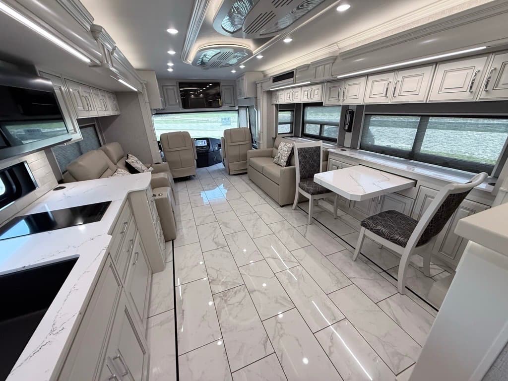 2027 American Coach 2027 American Coach American Dream - thumbnail 16