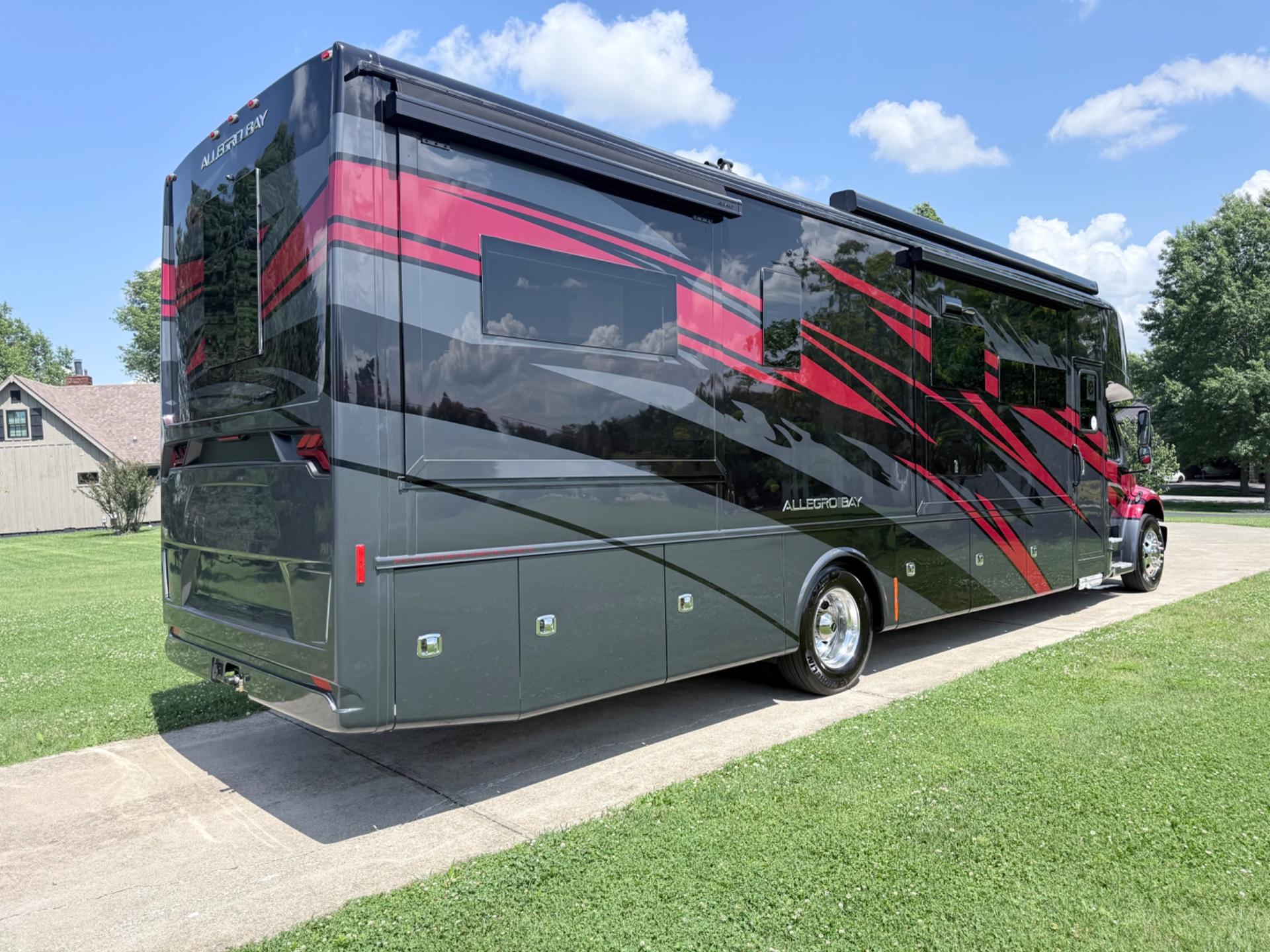 2027 TIFFIN MOTORHOMES 2027 TIFFIN MOTORHOMES Allegro Bay  - thumbnail 3