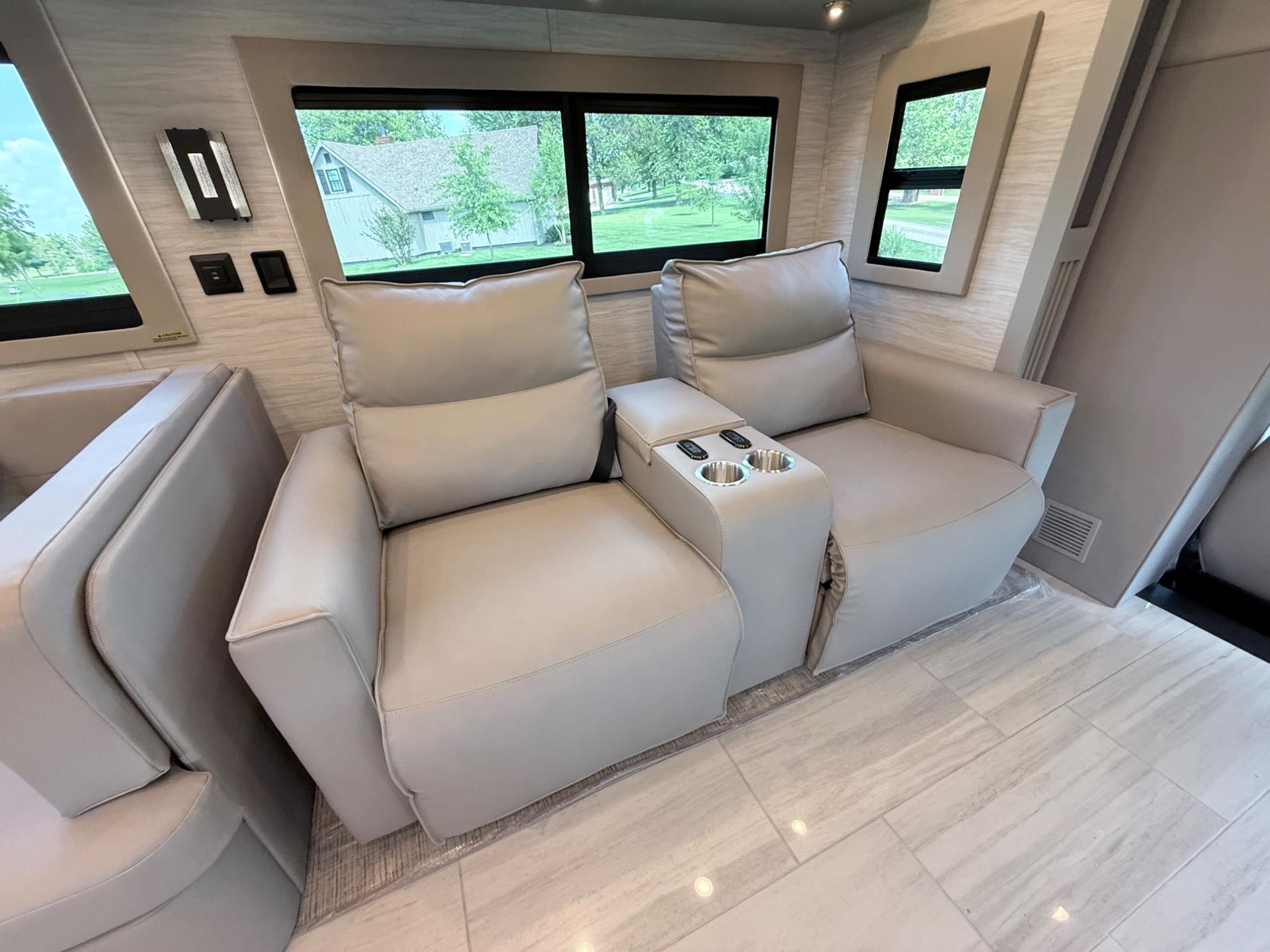 2027 TIFFIN MOTORHOMES 2027 TIFFIN MOTORHOMES Allegro Bay  - thumbnail 14