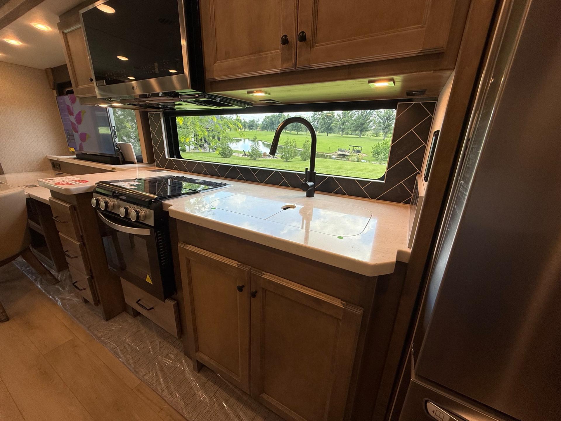2027 TIFFIN MOTORHOMES 2027 TIFFIN MOTORHOMES Allegro Open Road - thumbnail 25