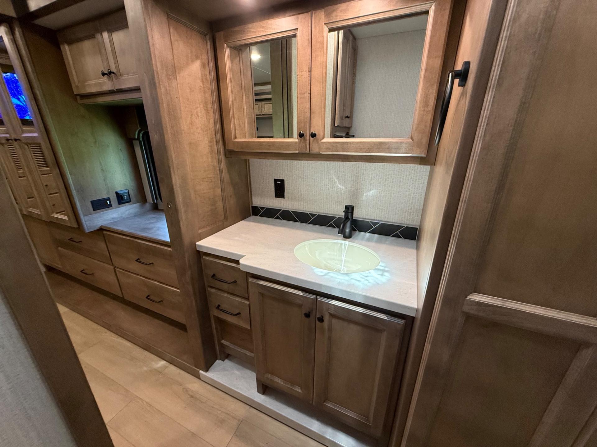 2027 TIFFIN MOTORHOMES 2027 TIFFIN MOTORHOMES Allegro Open Road - thumbnail 38