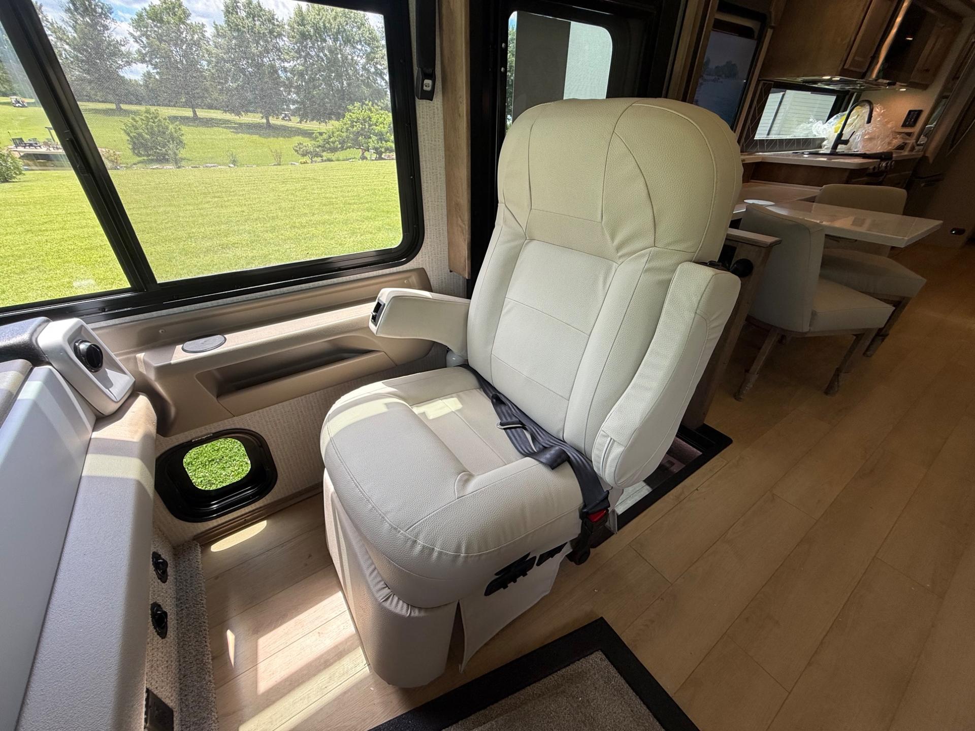 2027 TIFFIN MOTORHOMES 2027 TIFFIN MOTORHOMES Allegro Open Road - thumbnail 51