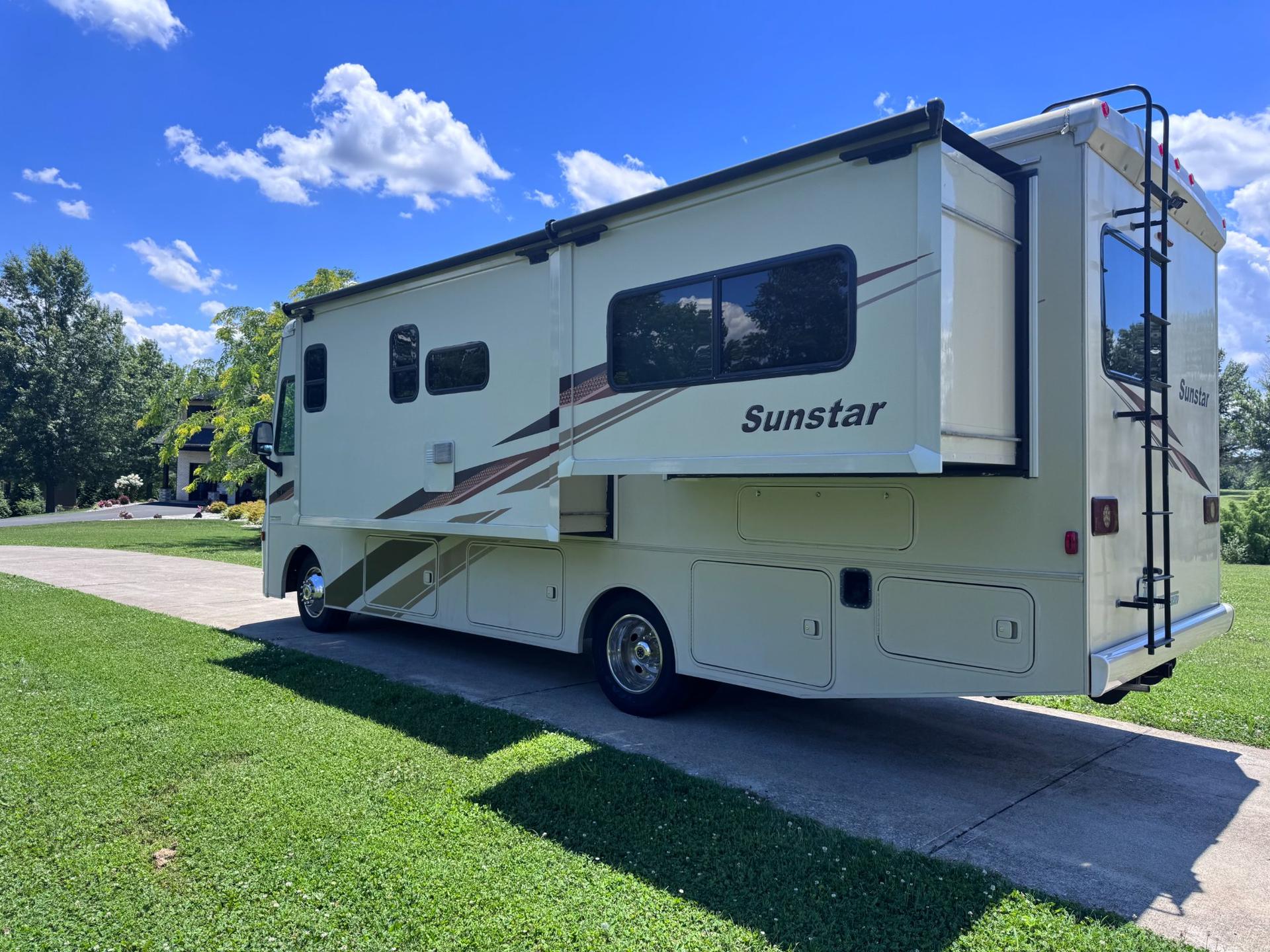 2019 Winnebago 2019 Winnebago Sunstar - thumbnail 9