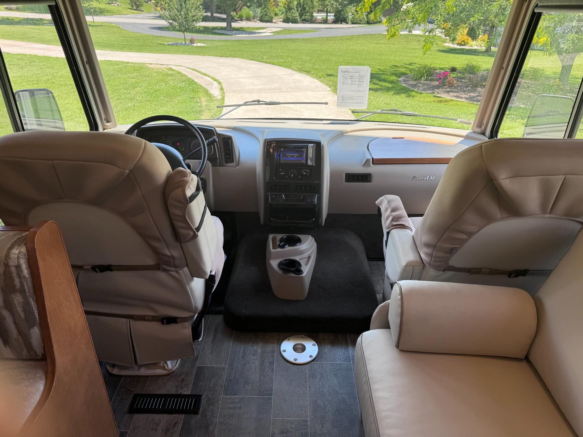 2019 Winnebago 2019 Winnebago Sunstar - thumbnail 11