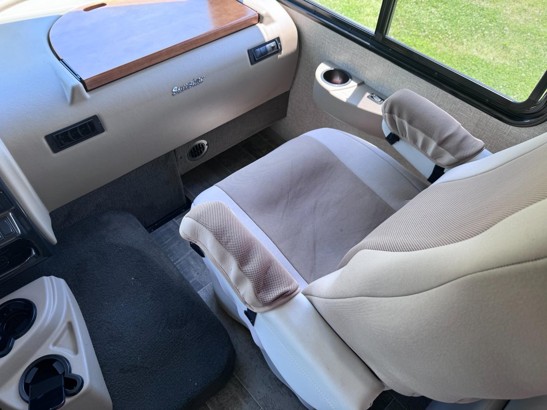 2019 Winnebago 2019 Winnebago Sunstar - thumbnail 14
