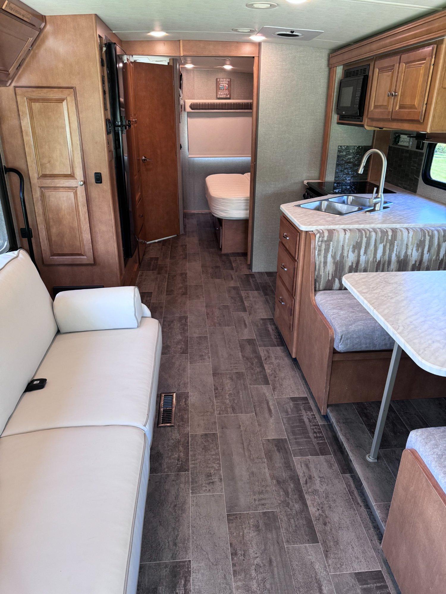 2019 Winnebago 2019 Winnebago Sunstar - thumbnail 15
