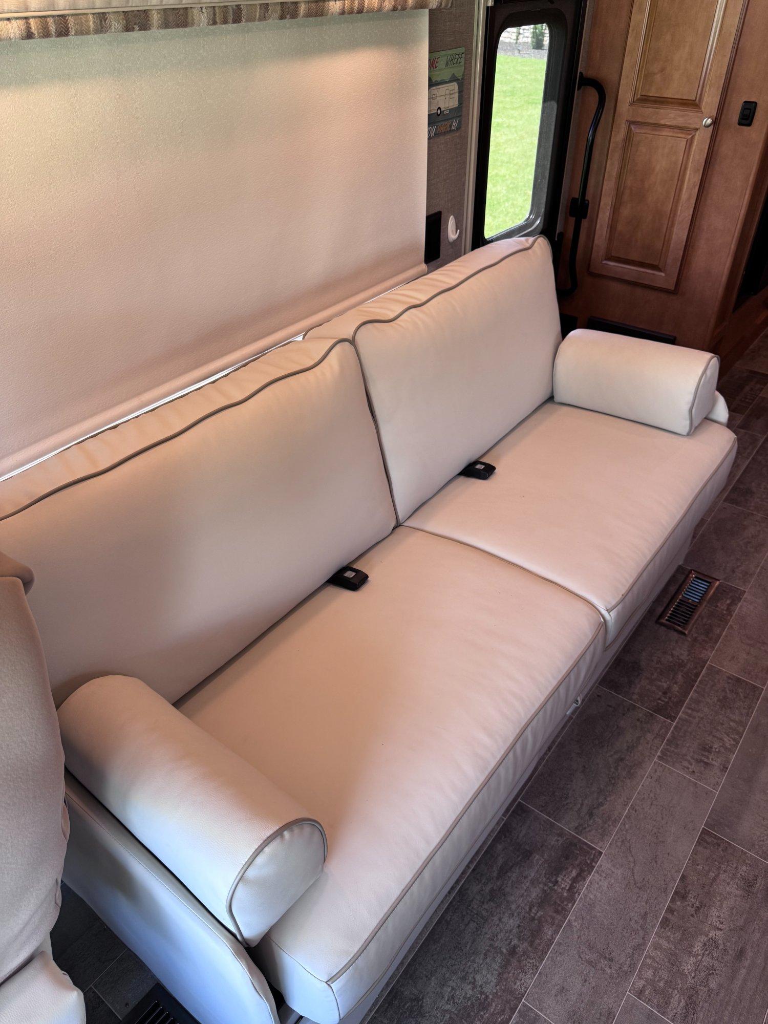 2019 Winnebago 2019 Winnebago Sunstar - thumbnail 16