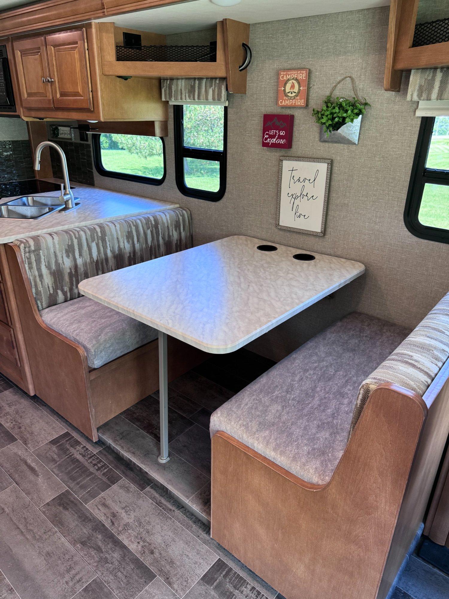 2019 Winnebago 2019 Winnebago Sunstar - thumbnail 17