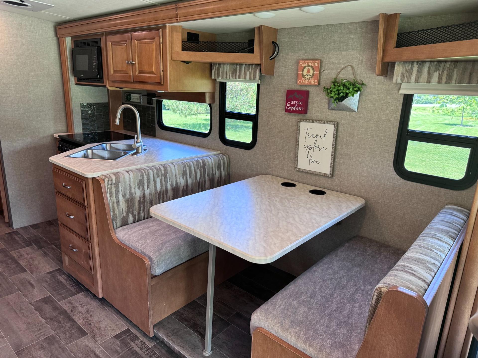 2019 Winnebago 2019 Winnebago Sunstar - thumbnail 18