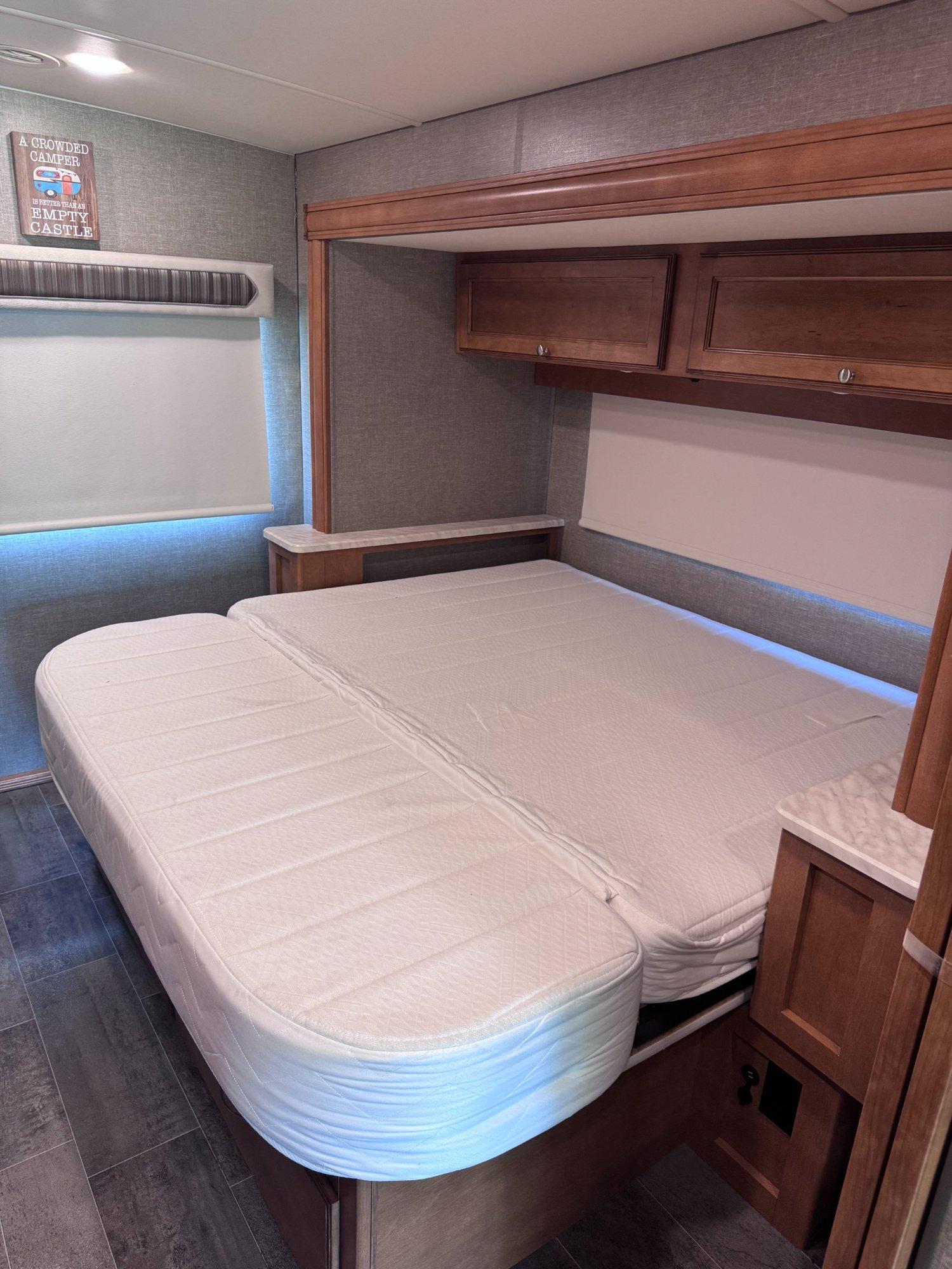 2019 Winnebago 2019 Winnebago Sunstar - thumbnail 26