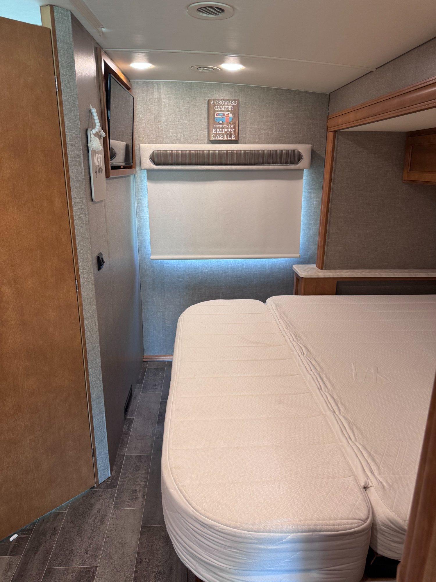2019 Winnebago 2019 Winnebago Sunstar - thumbnail 27