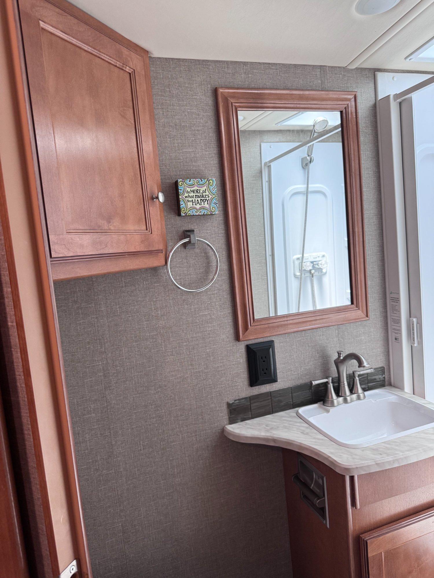 2019 Winnebago 2019 Winnebago Sunstar - thumbnail 35