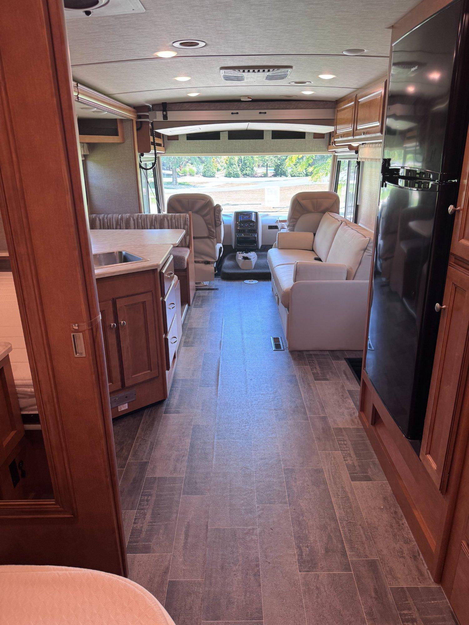2019 Winnebago 2019 Winnebago Sunstar - thumbnail 37