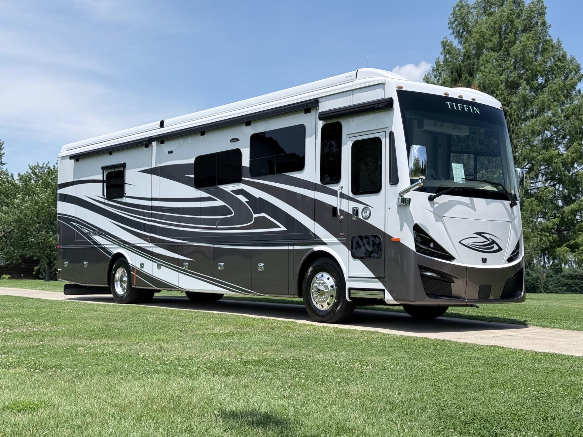 2025 TIFFIN MOTORHOMES 2025 TIFFIN MOTORHOMES Phaeton - thumbnail 2