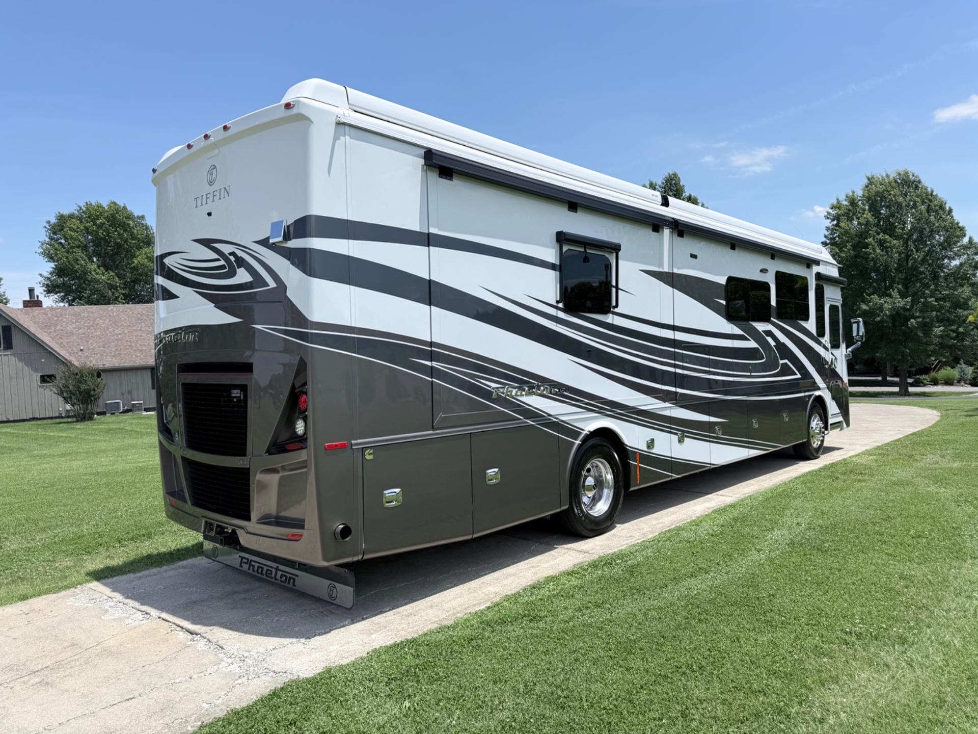 2025 TIFFIN MOTORHOMES 2025 TIFFIN MOTORHOMES Phaeton - thumbnail 4