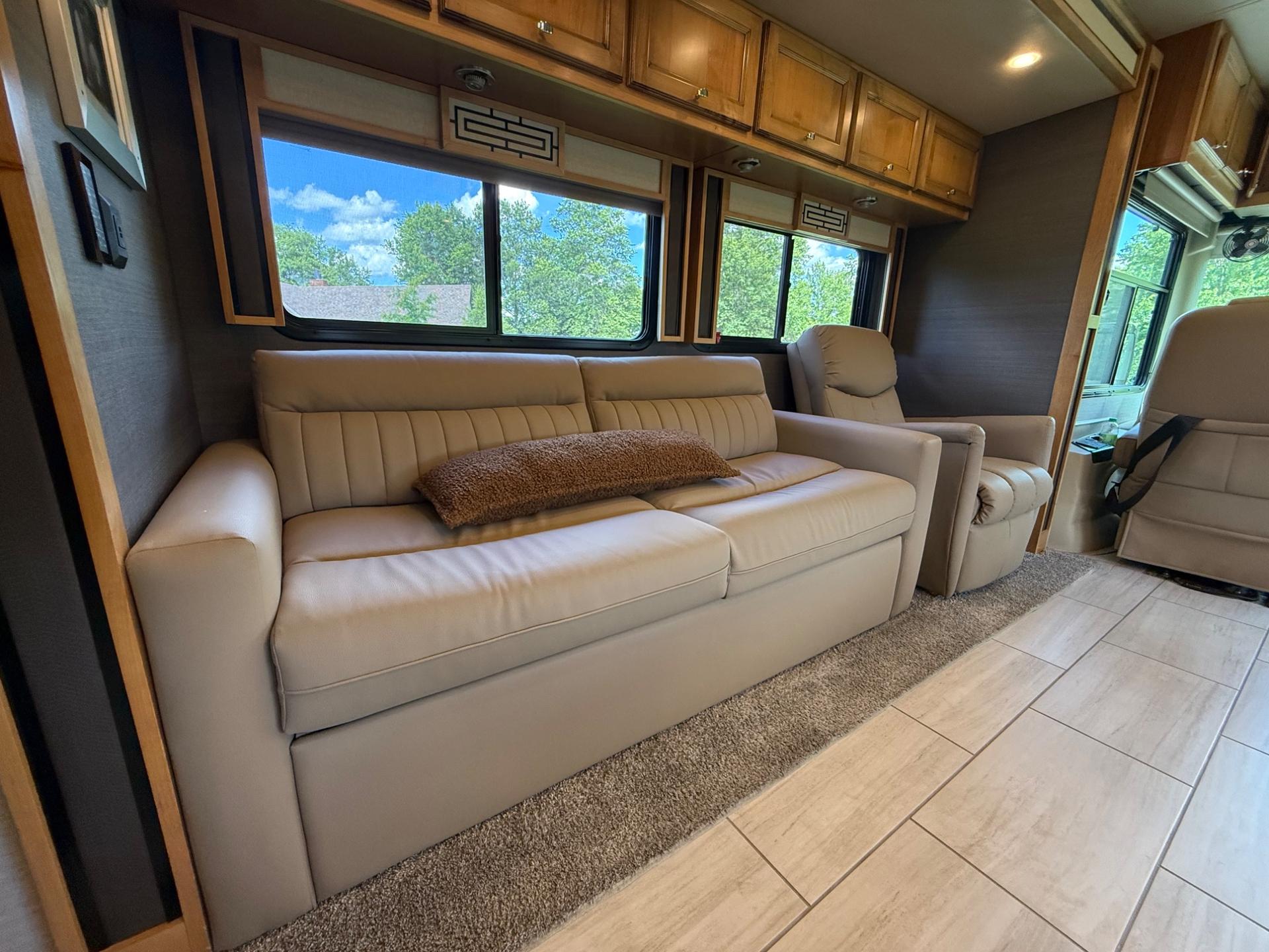2021 TIFFIN MOTORHOMES 2021 TIFFIN MOTORHOMES Allegro Red - thumbnail 25