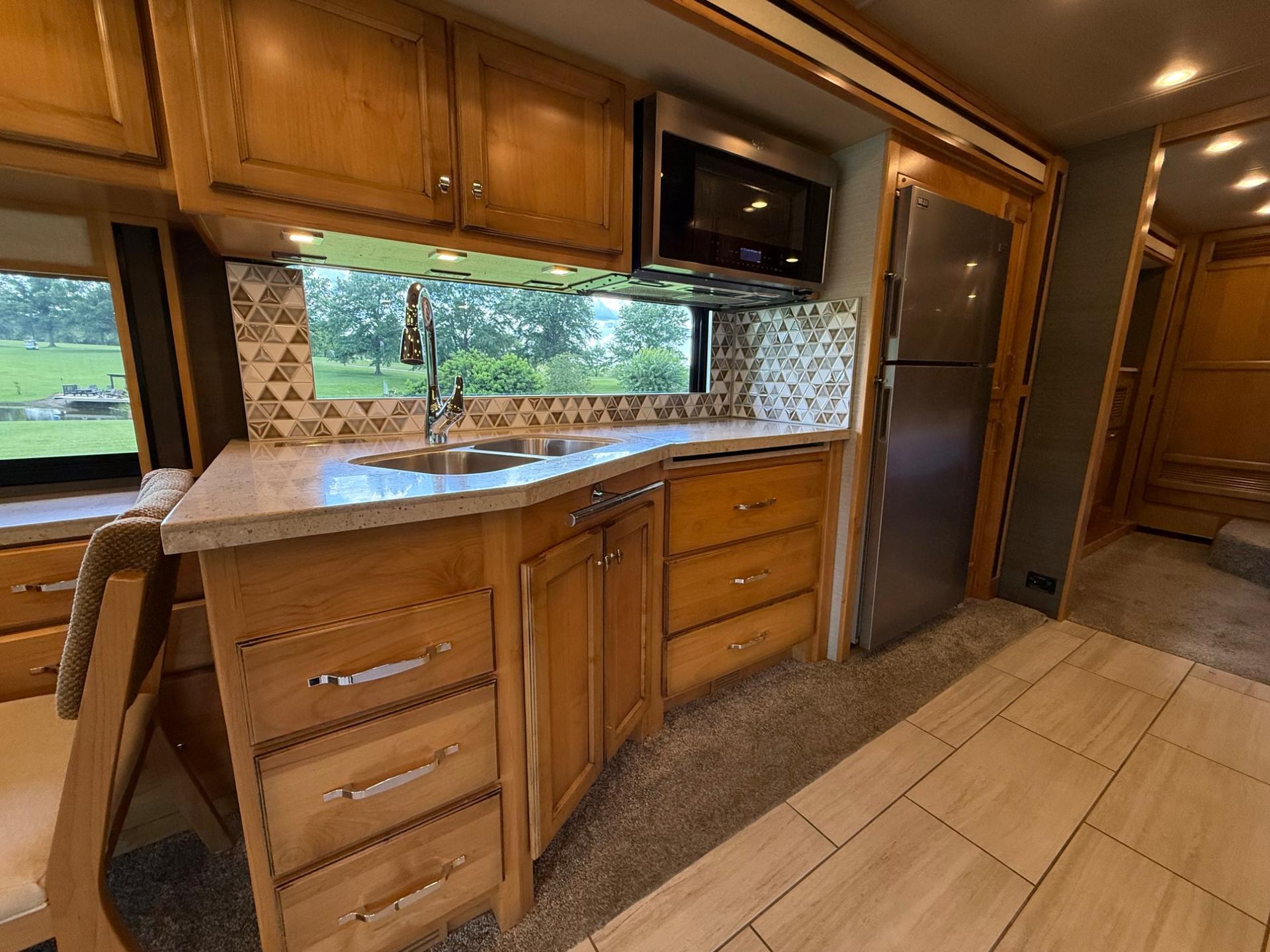 2021 TIFFIN MOTORHOMES 2021 TIFFIN MOTORHOMES Allegro Red - thumbnail 29