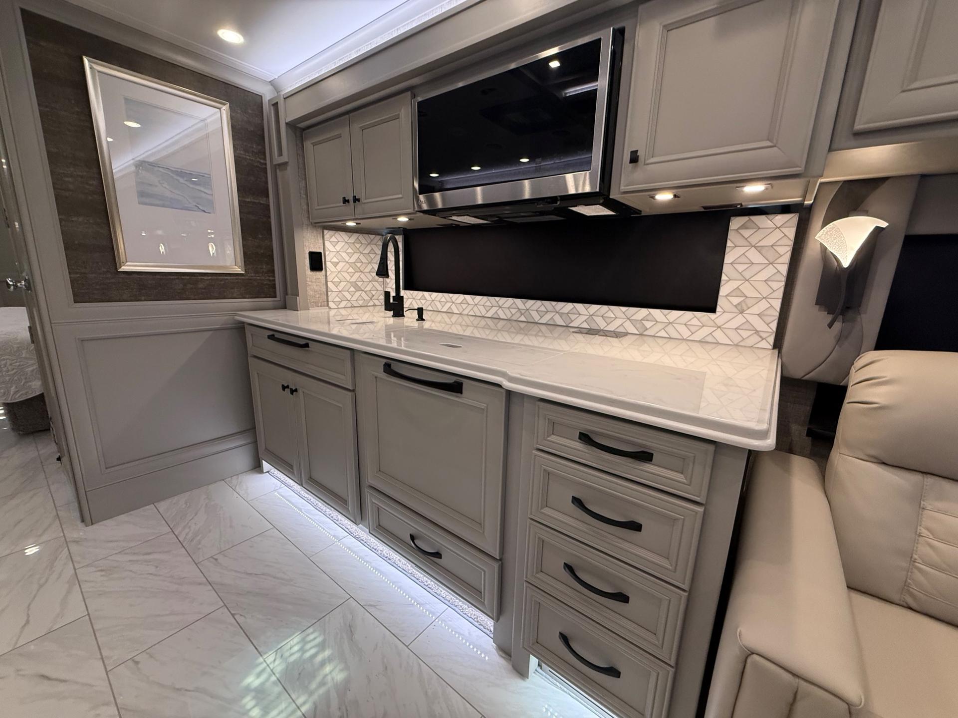 2025 TIFFIN MOTORHOMES 2025 TIFFIN MOTORHOMES Phaeton - thumbnail 28