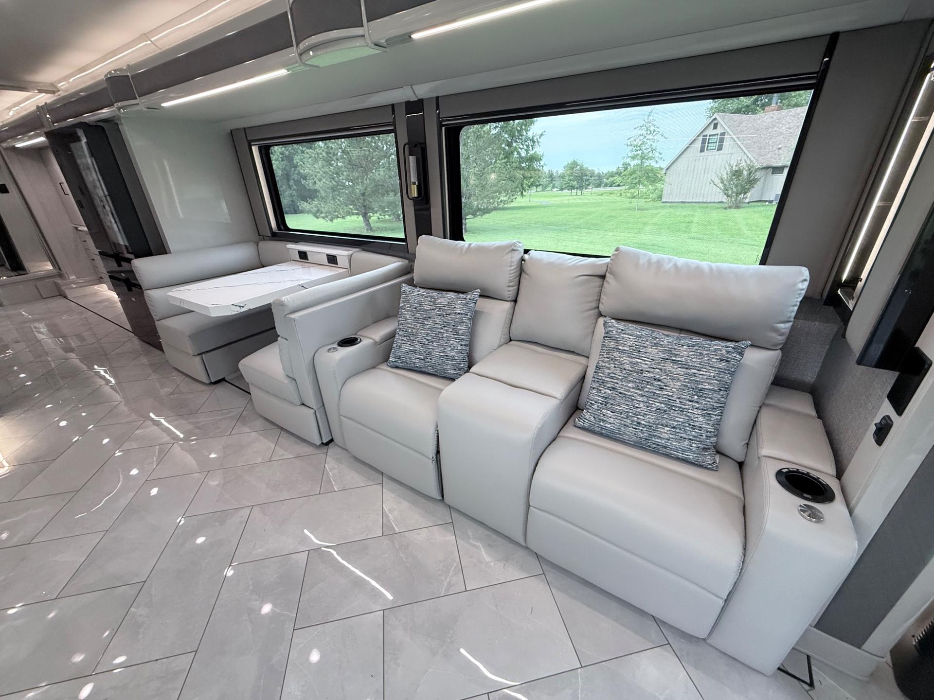 2027 American Coach 2027 American Coach American Eagle - thumbnail 17