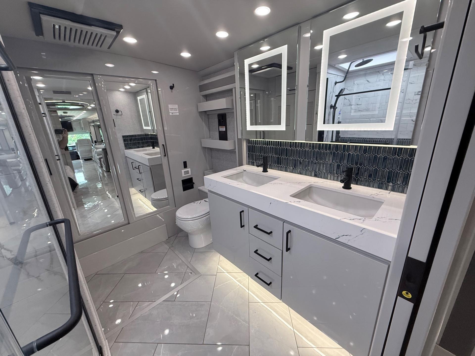 2027 American Coach 2027 American Coach American Eagle - thumbnail 36