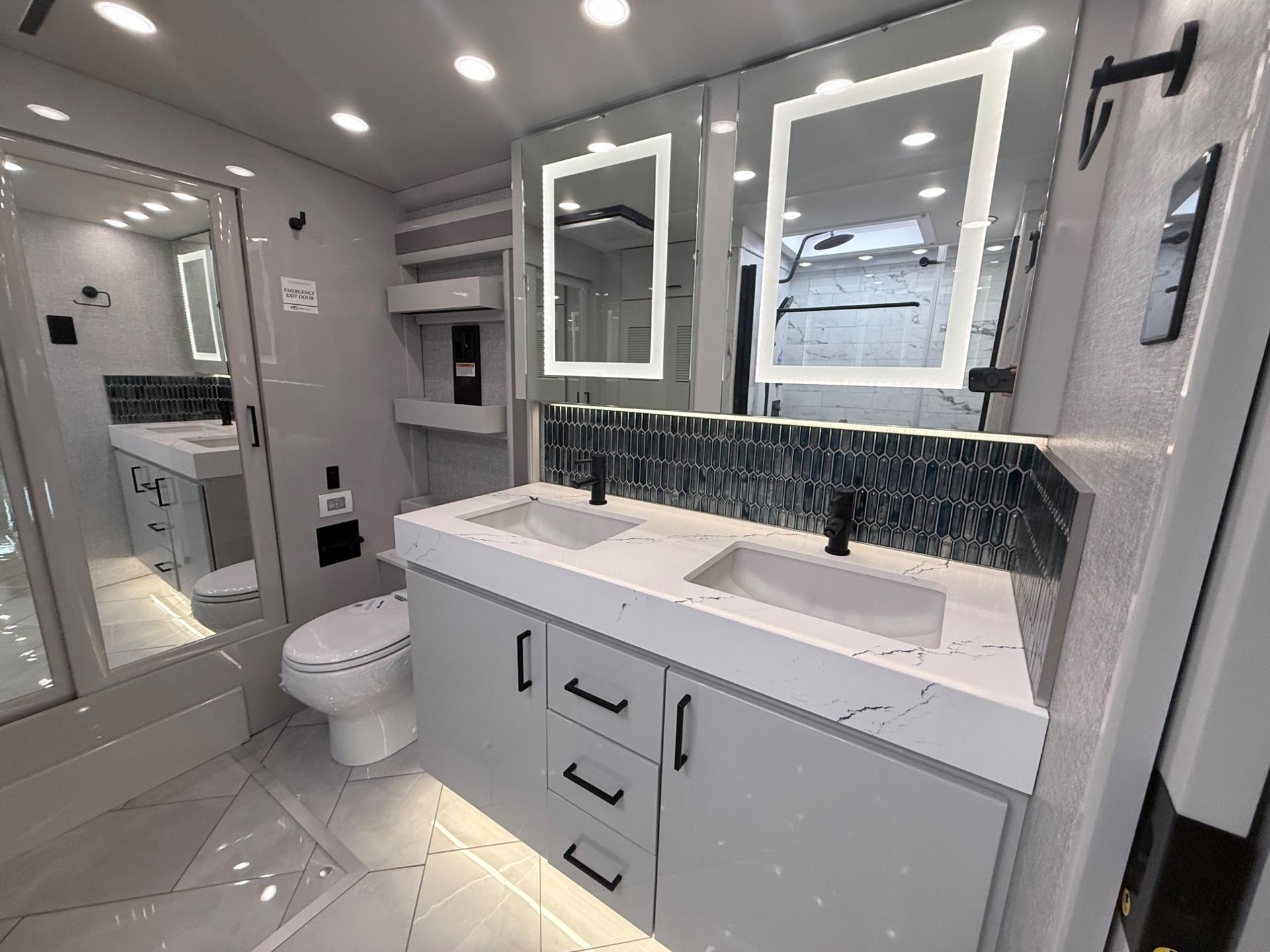 2027 American Coach 2027 American Coach American Eagle - thumbnail 37