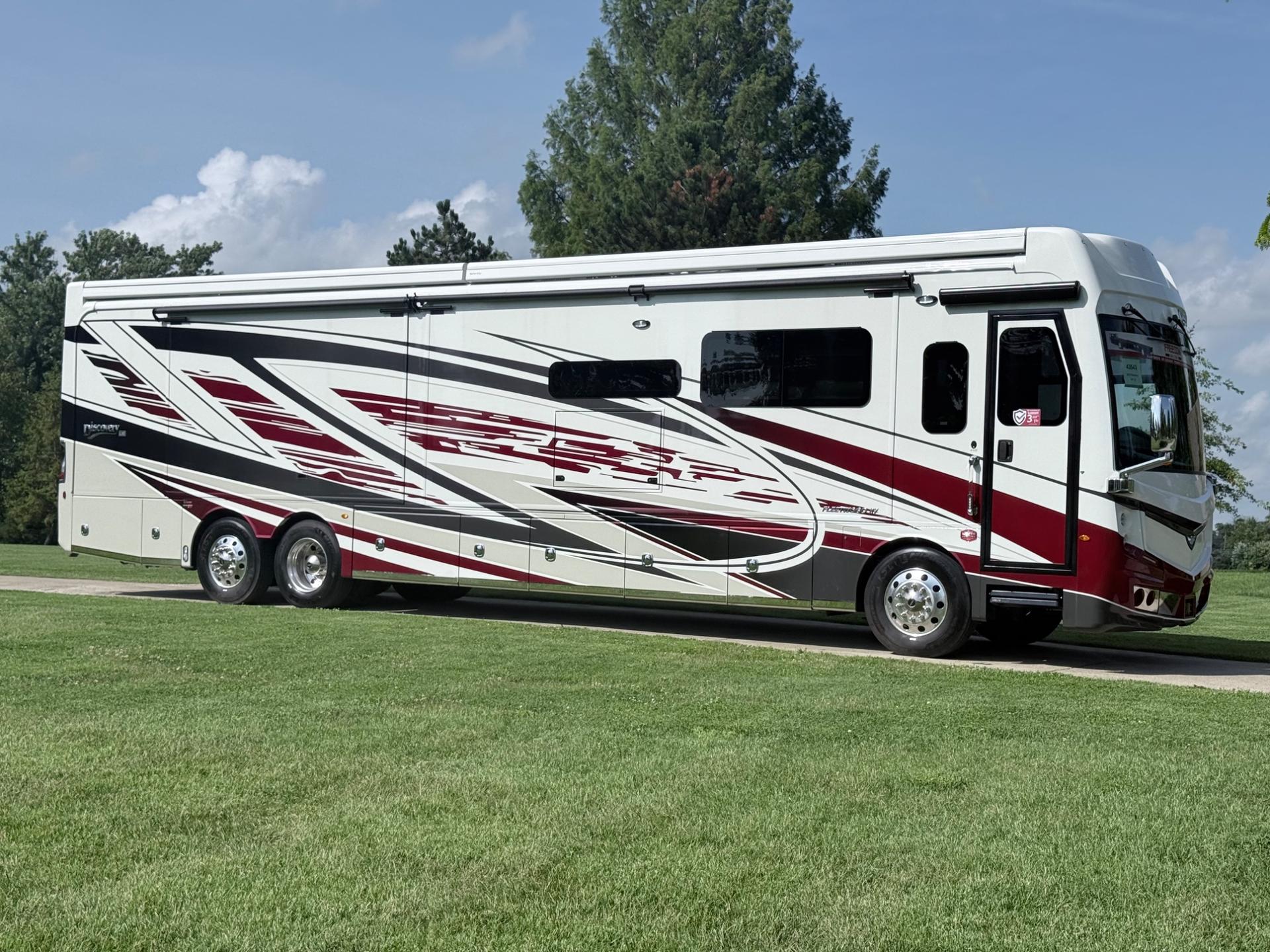 2027 Fleetwood  2027 Fleetwood  Discovery LXE - thumbnail 2
