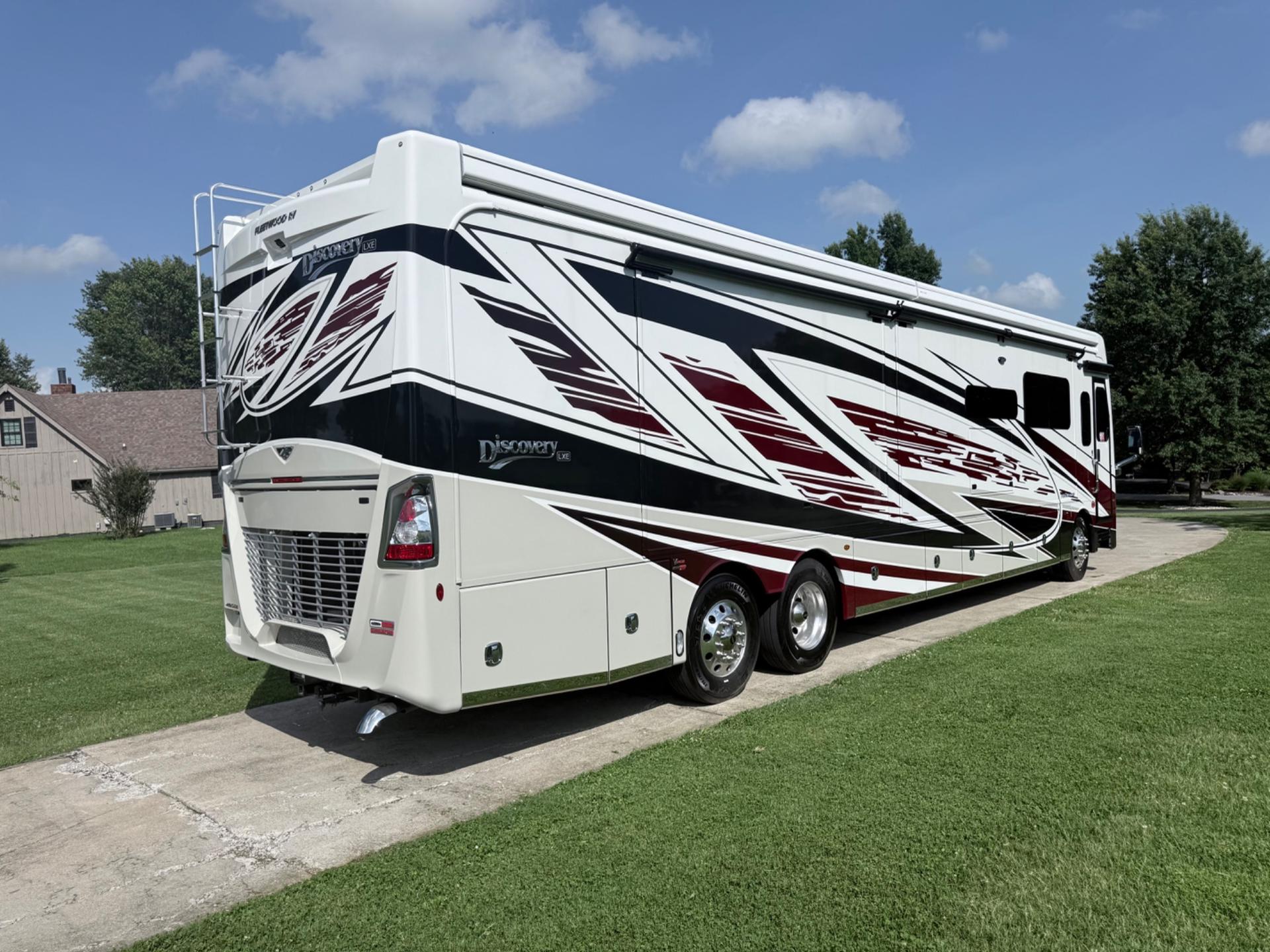 2027 Fleetwood  2027 Fleetwood  Discovery LXE - thumbnail 4