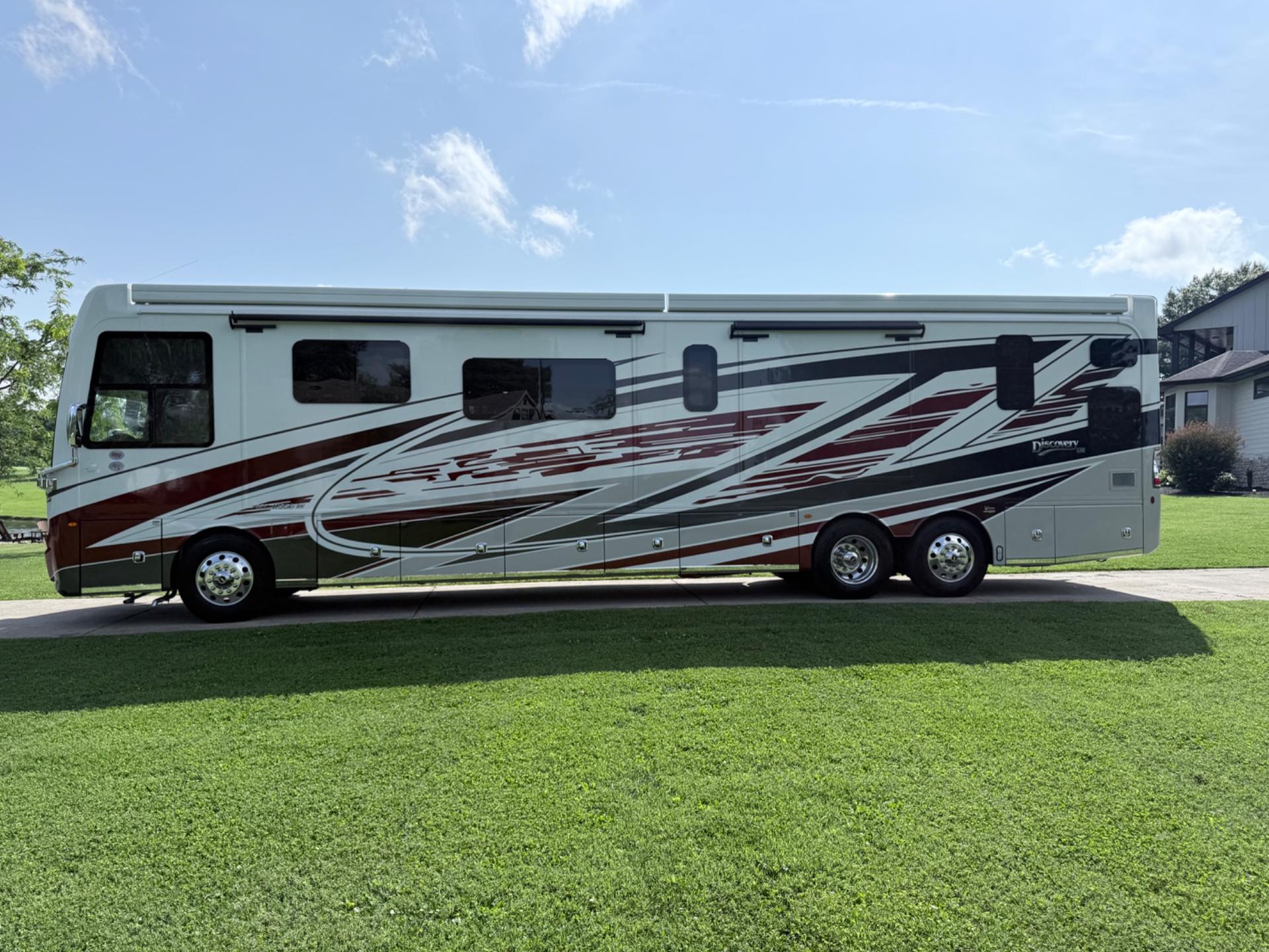 2027 Fleetwood  2027 Fleetwood  Discovery LXE - thumbnail 8