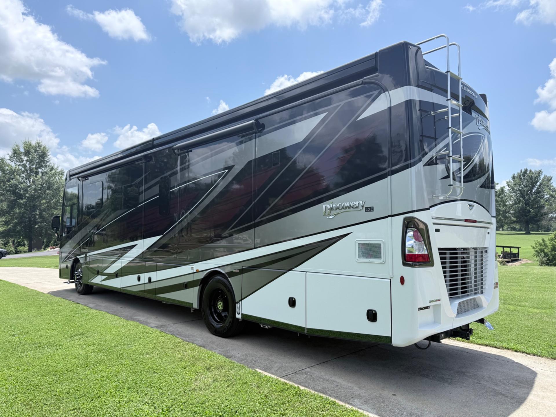 2027 Fleetwood 2027 Fleetwood Discovery LXE - thumbnail 6