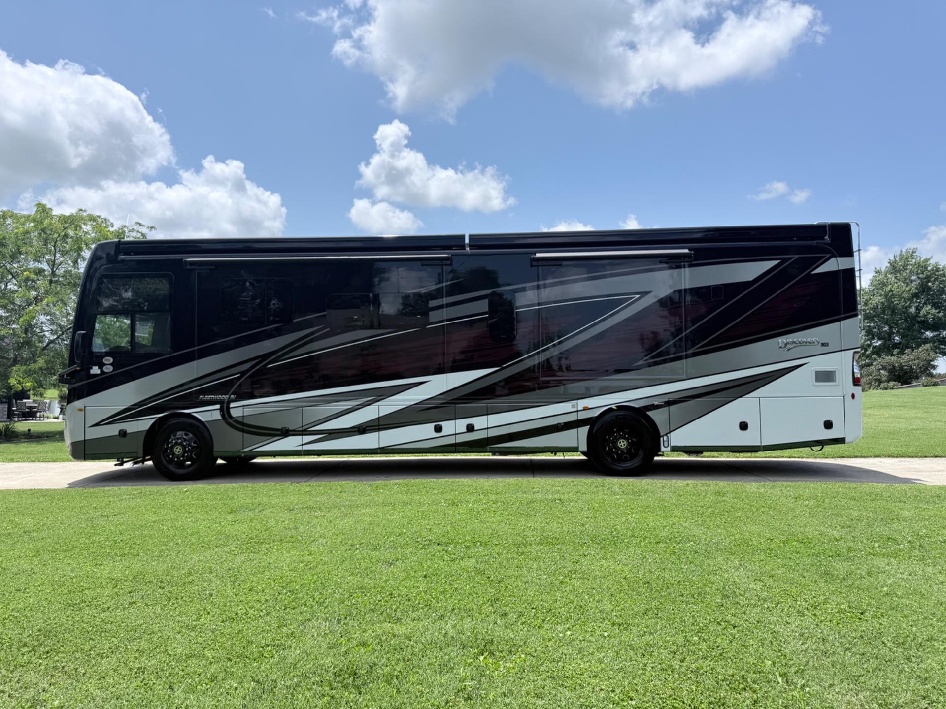 2027 Fleetwood 2027 Fleetwood Discovery LXE - thumbnail 7