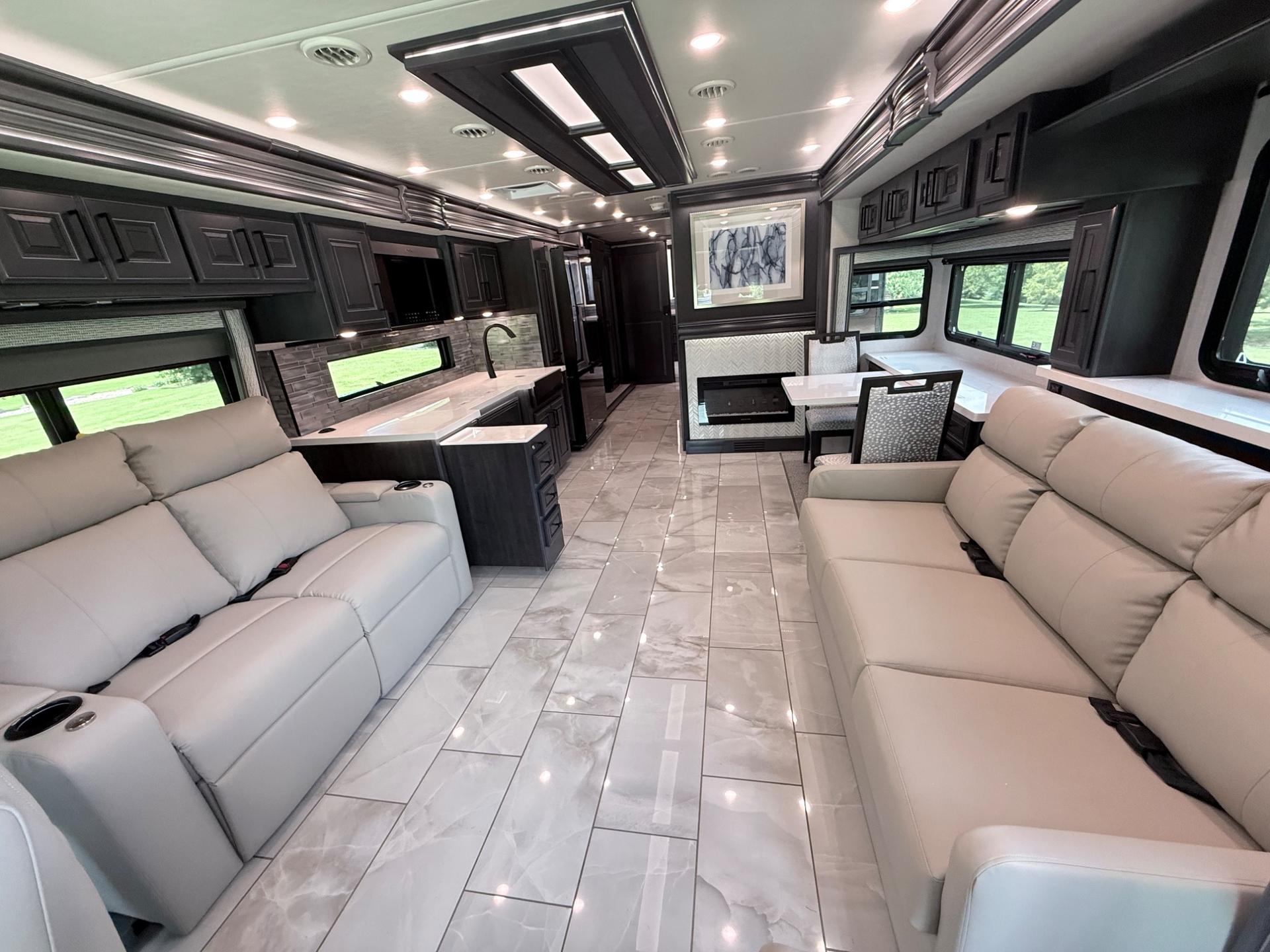 2027 Fleetwood 2027 Fleetwood Discovery LXE - thumbnail 12