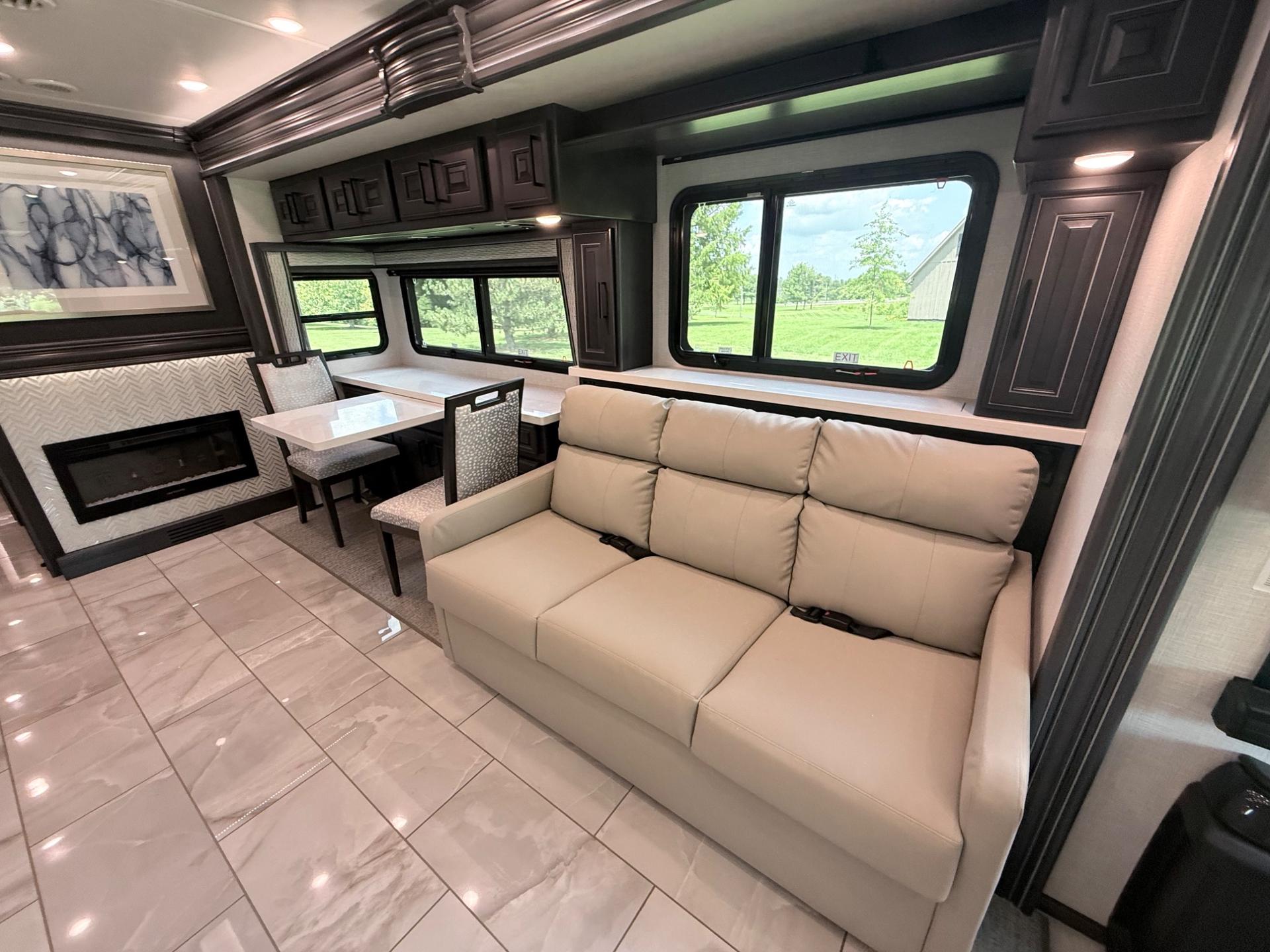 2027 Fleetwood 2027 Fleetwood Discovery LXE - thumbnail 14