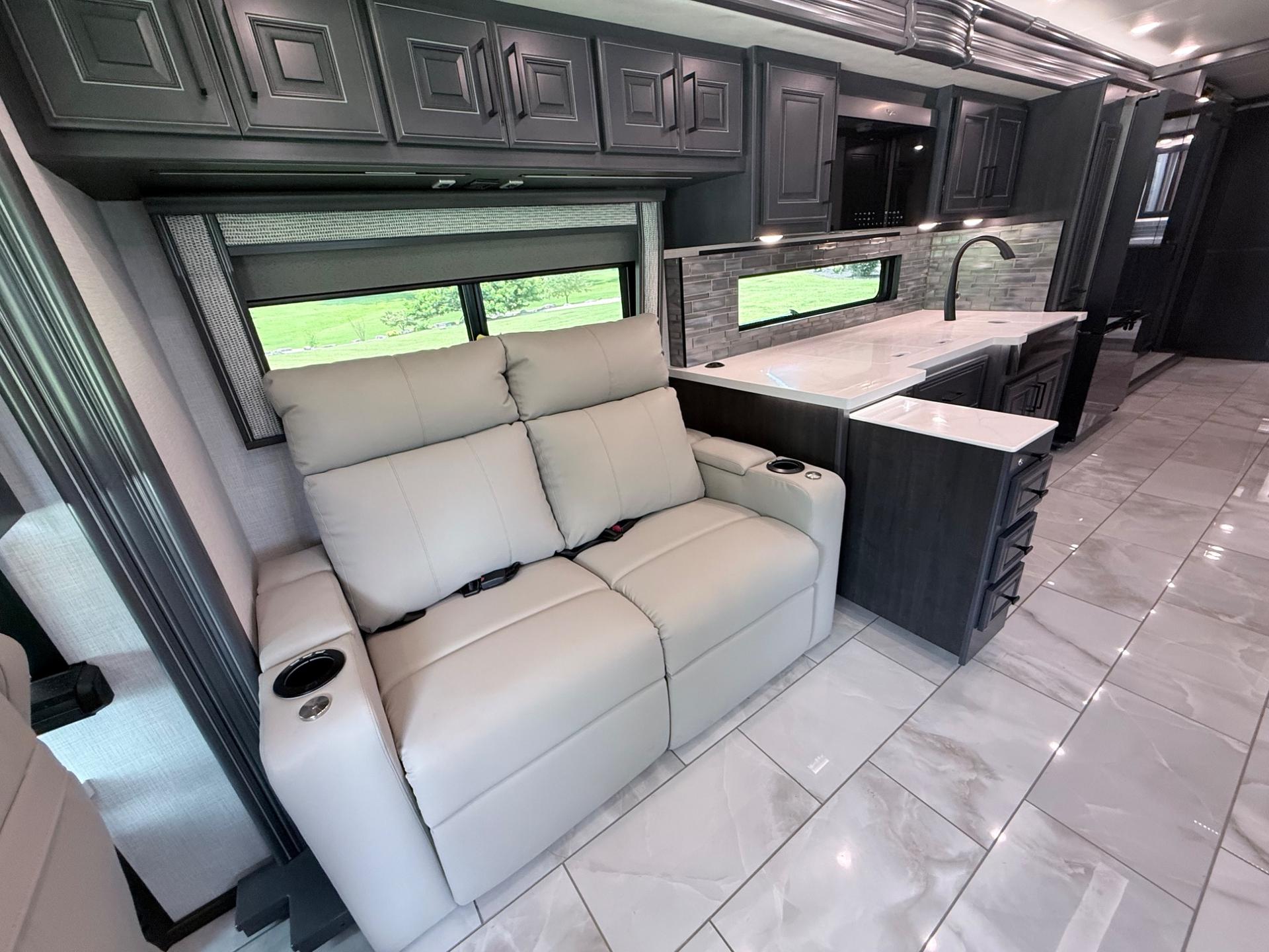 2027 Fleetwood 2027 Fleetwood Discovery LXE - thumbnail 15