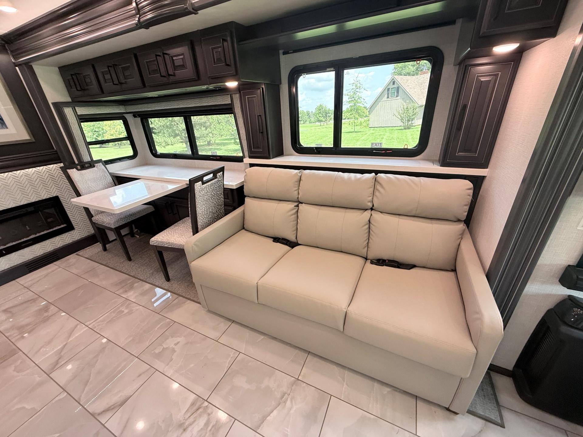 2027 Fleetwood 2027 Fleetwood Discovery LXE - thumbnail 16