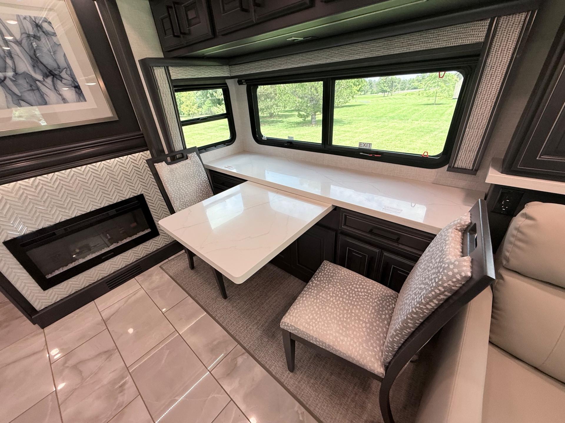 2027 Fleetwood 2027 Fleetwood Discovery LXE - thumbnail 18