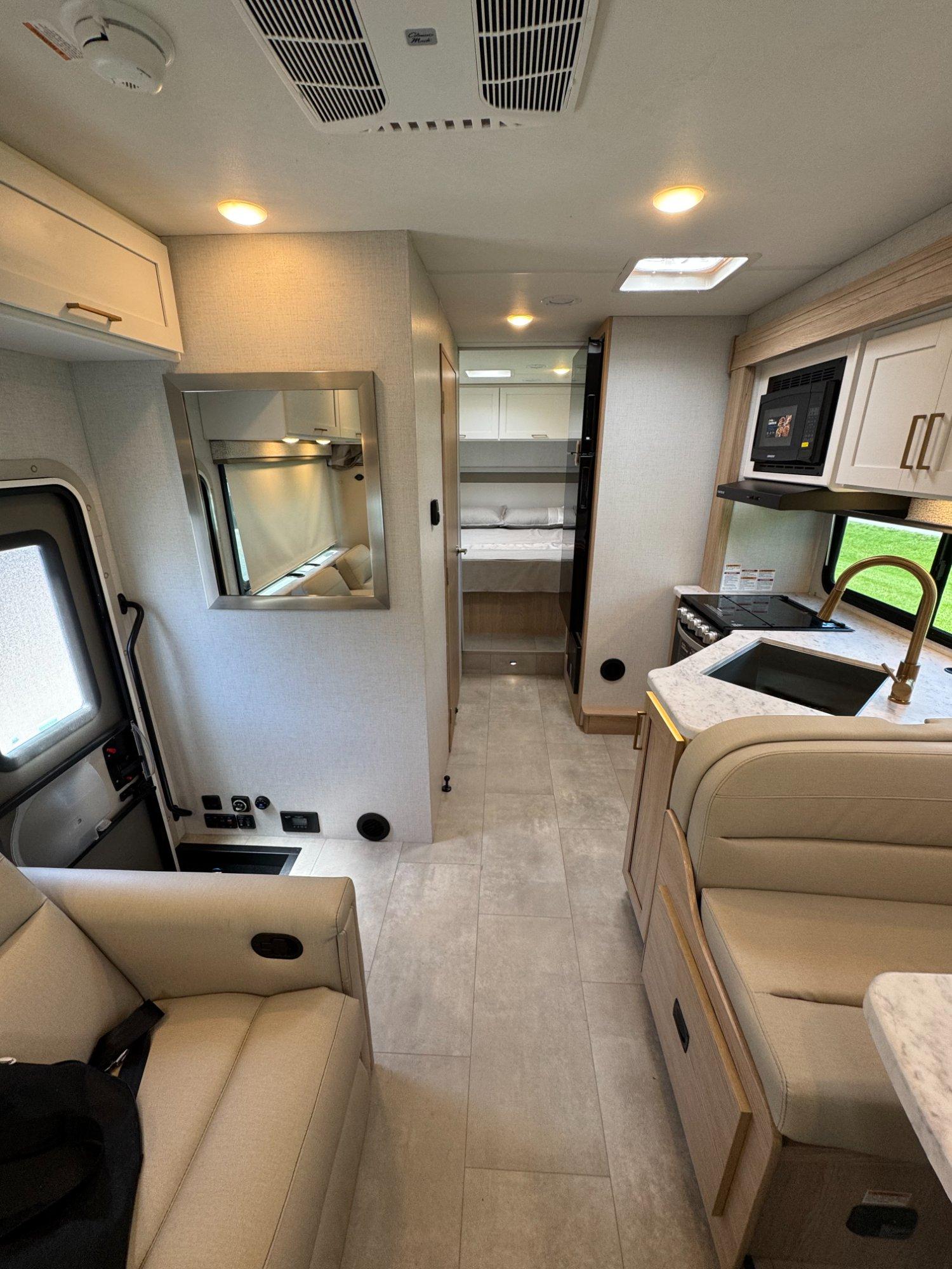 2026 Thor Motor Coach 2026 Thor Motor Coach Chateau - thumbnail 16