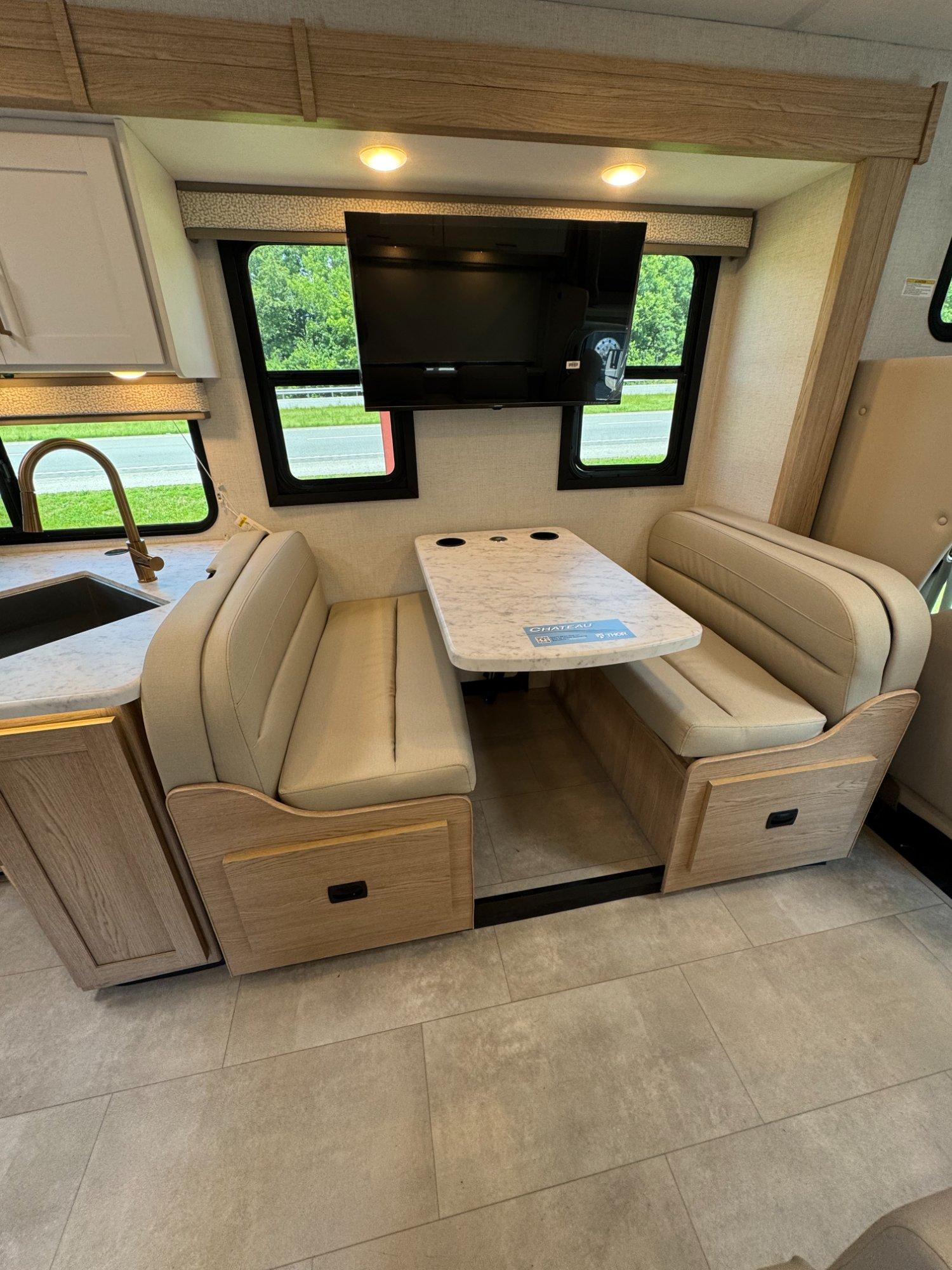 2026 Thor Motor Coach 2026 Thor Motor Coach Chateau - thumbnail 17