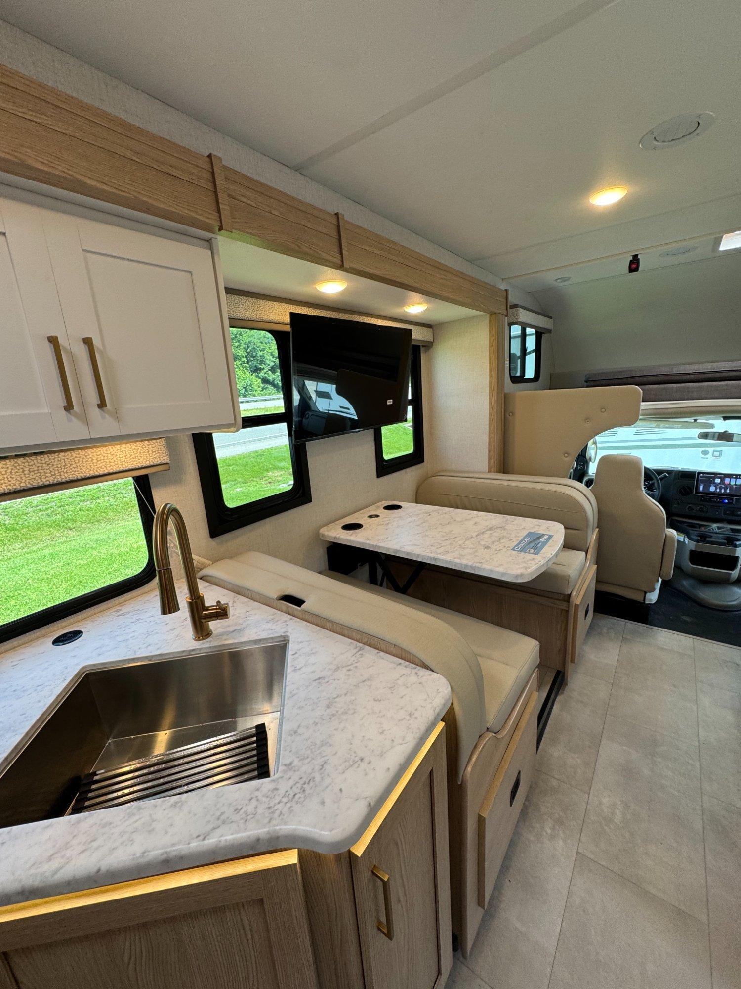 2026 Thor Motor Coach 2026 Thor Motor Coach Chateau - thumbnail 34