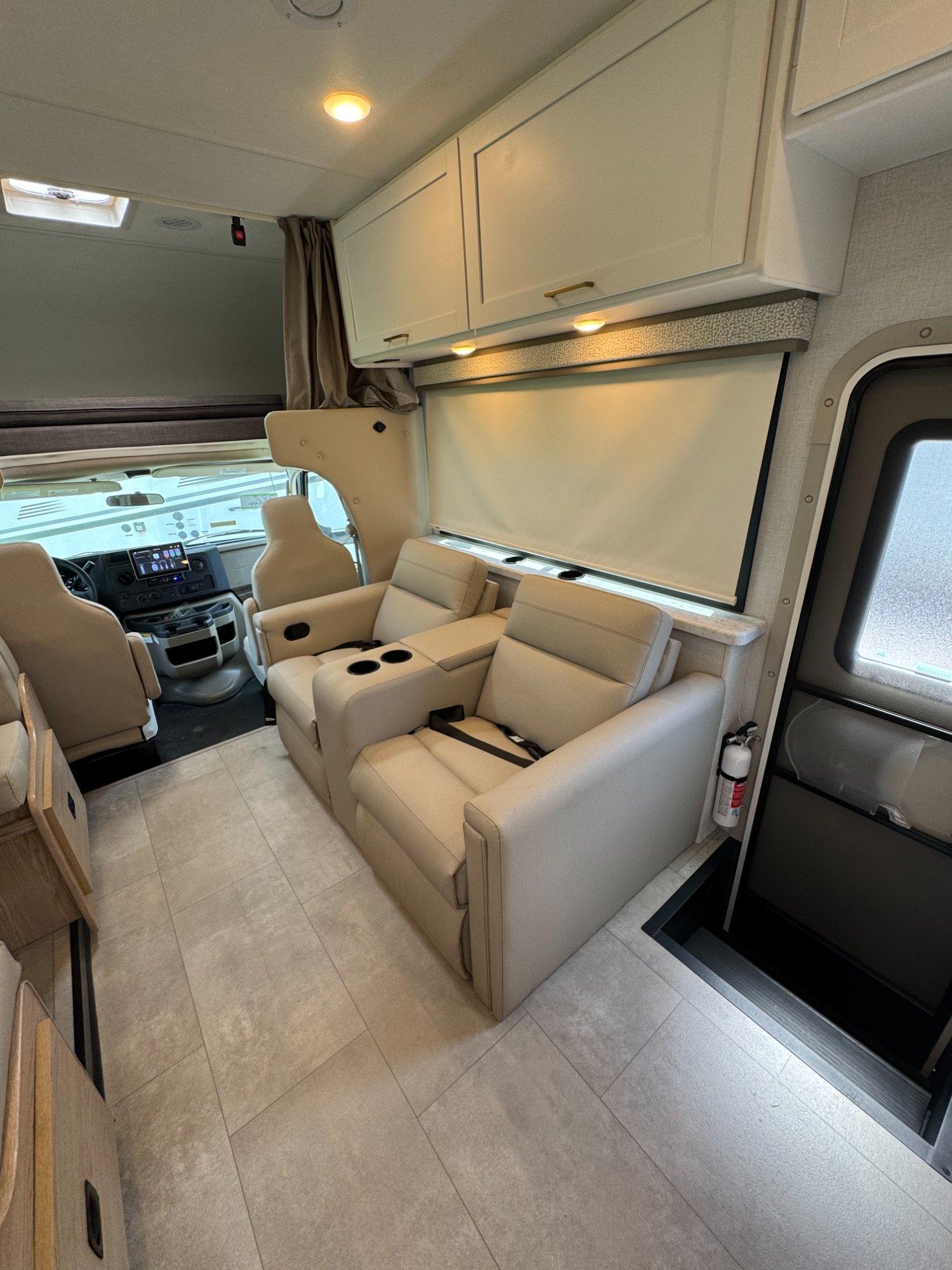 2026 Thor Motor Coach 2026 Thor Motor Coach Chateau - thumbnail 35