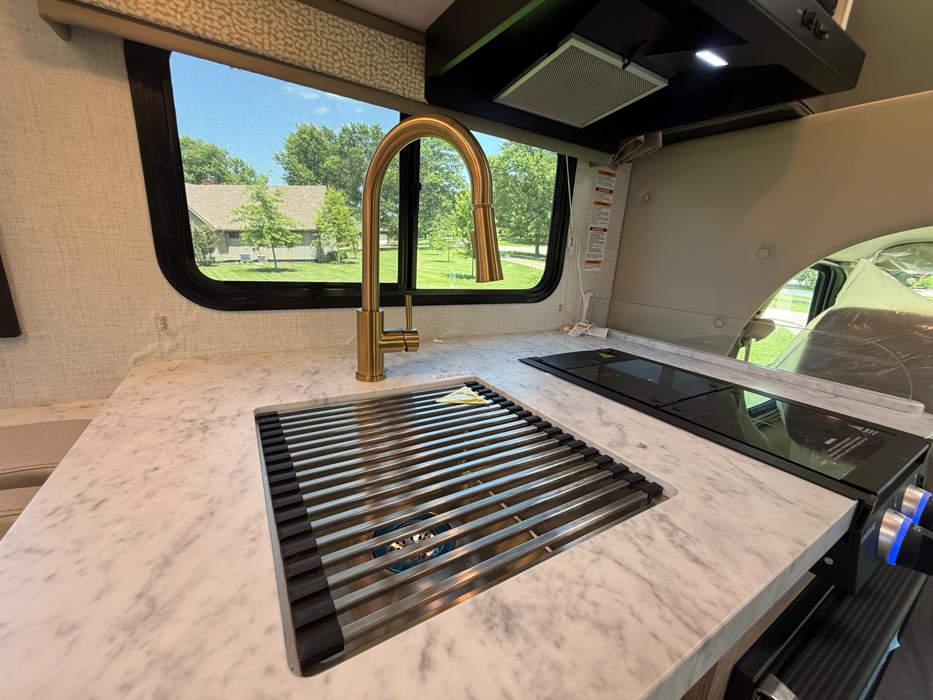 2026 Thor Motor Coach 2026 Thor Motor Coach Chateau - thumbnail 13