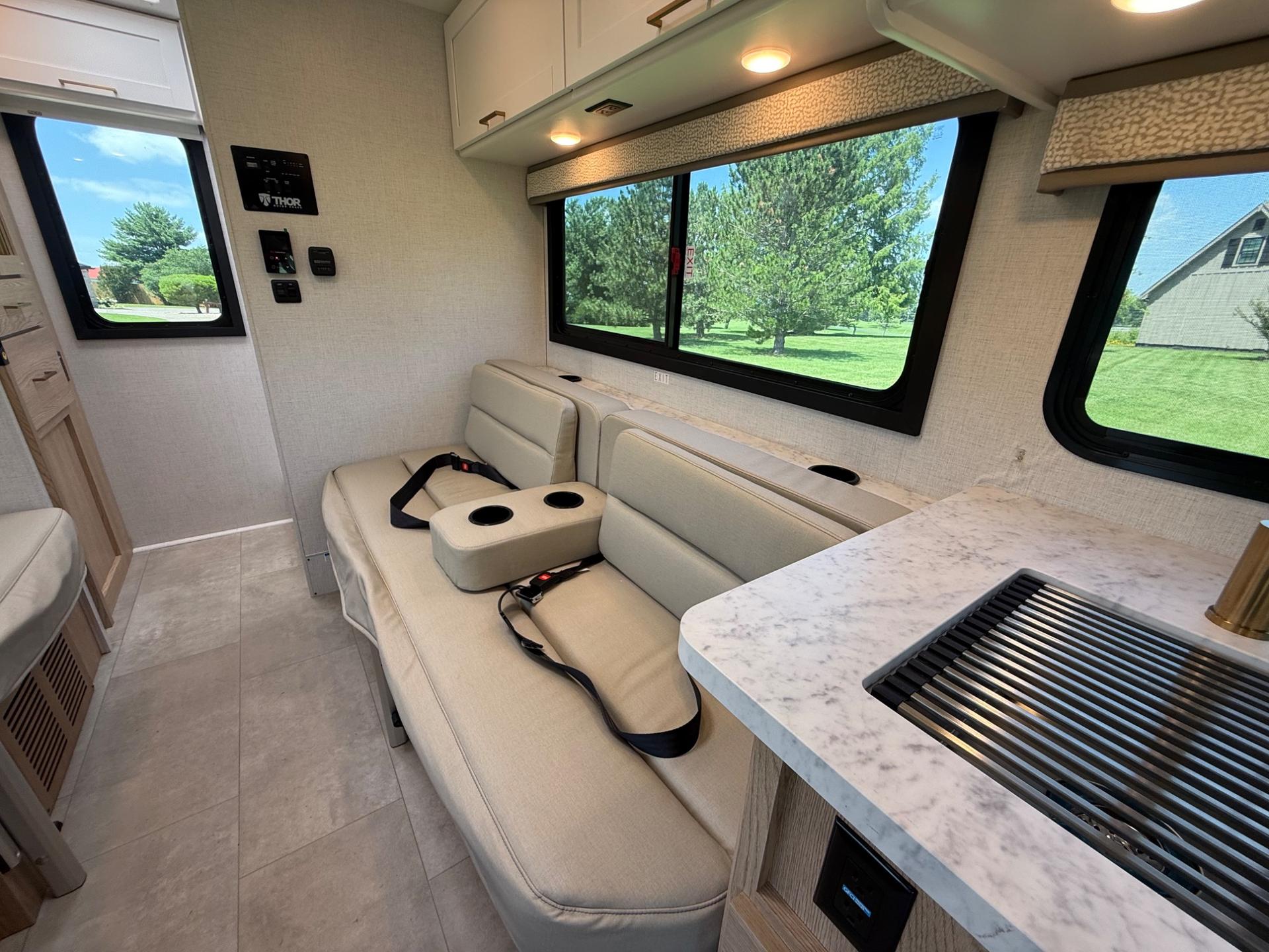 2026 Thor Motor Coach 2026 Thor Motor Coach Chateau - thumbnail 17