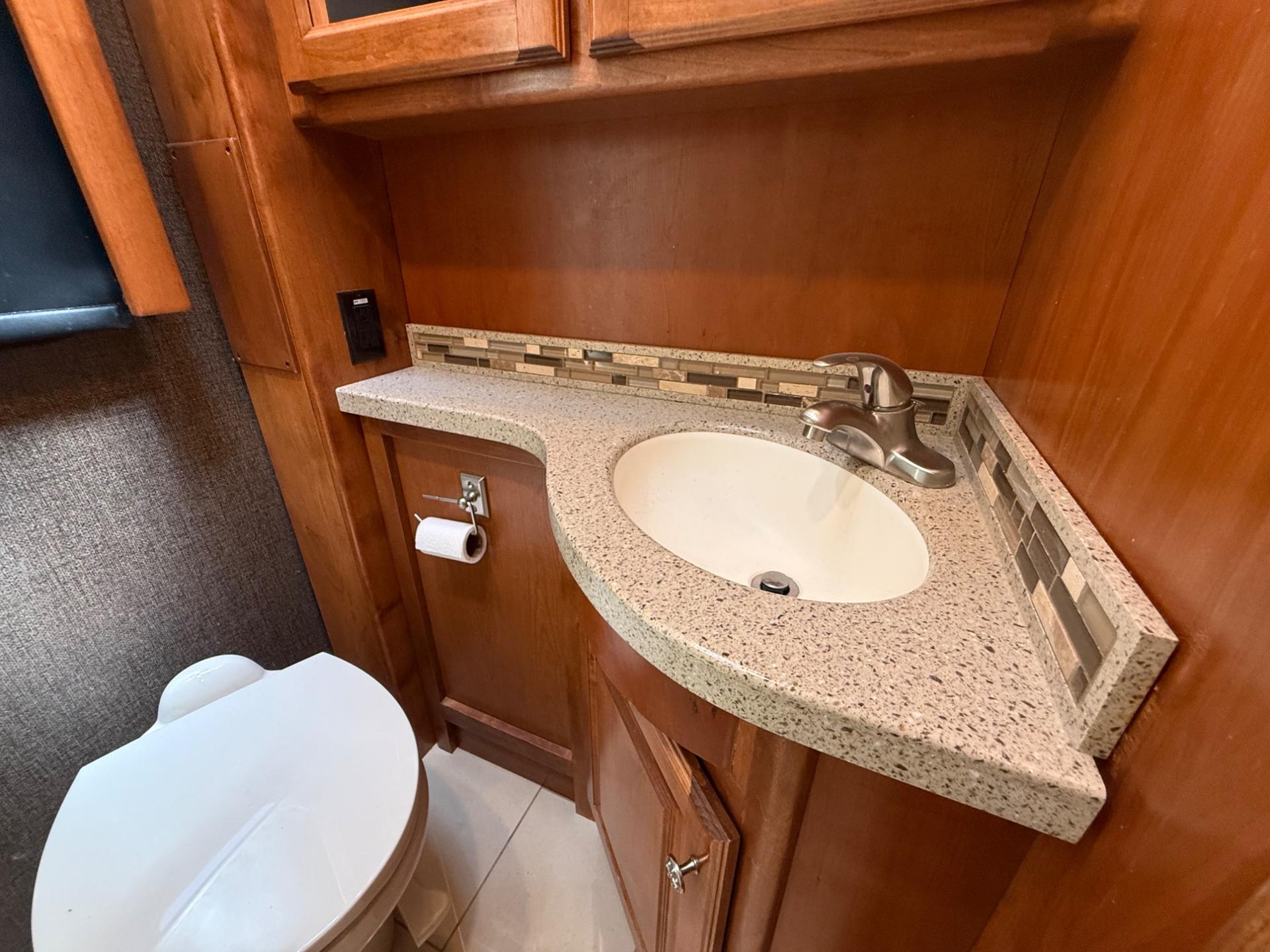2016 TIFFIN MOTORHOMES 2016 TIFFIN MOTORHOMES ALLEGRO RED - thumbnail 24