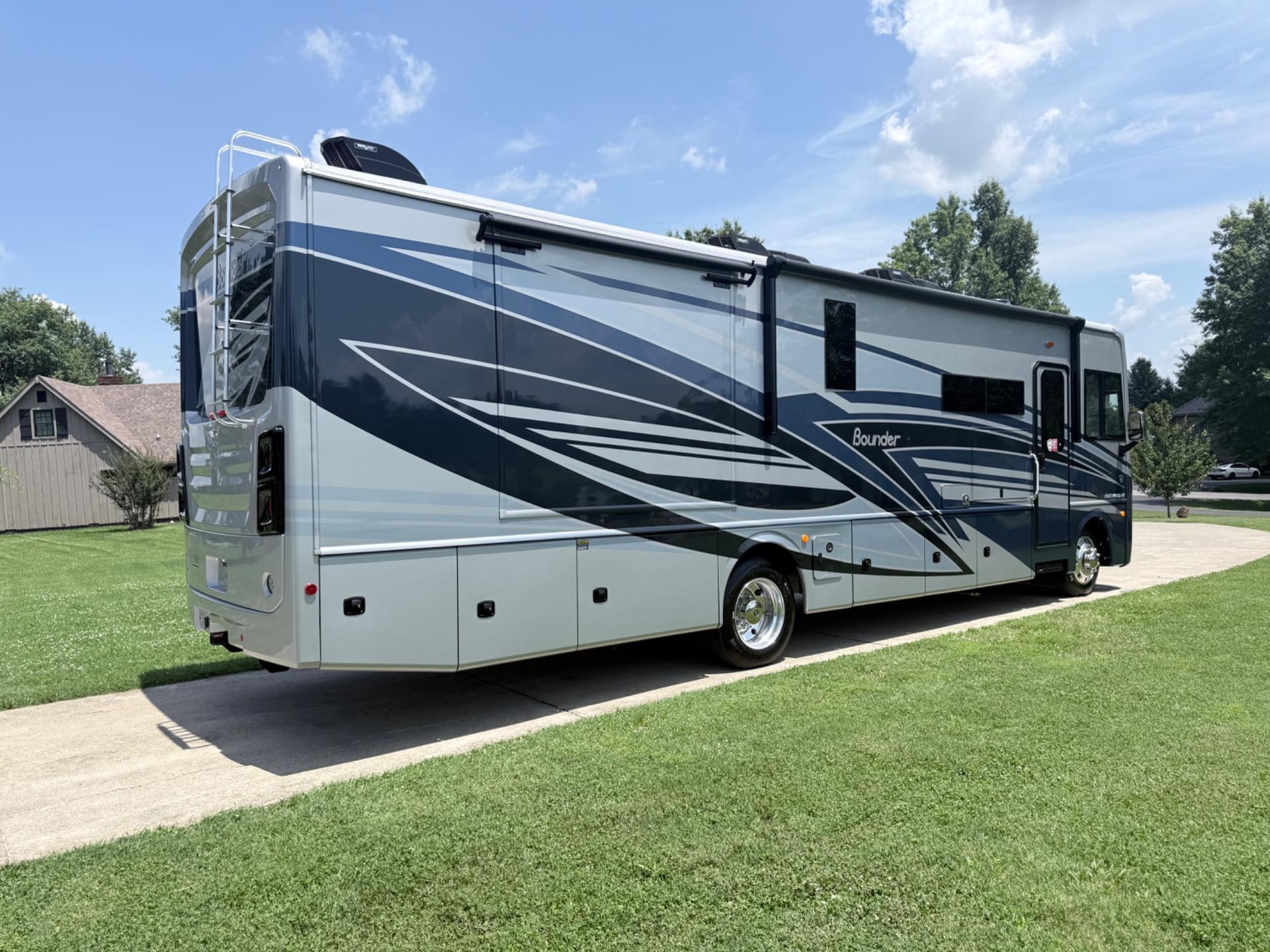 2027 FLEETWOOD 2027 FLEETWOOD BOUNDER - thumbnail 3
