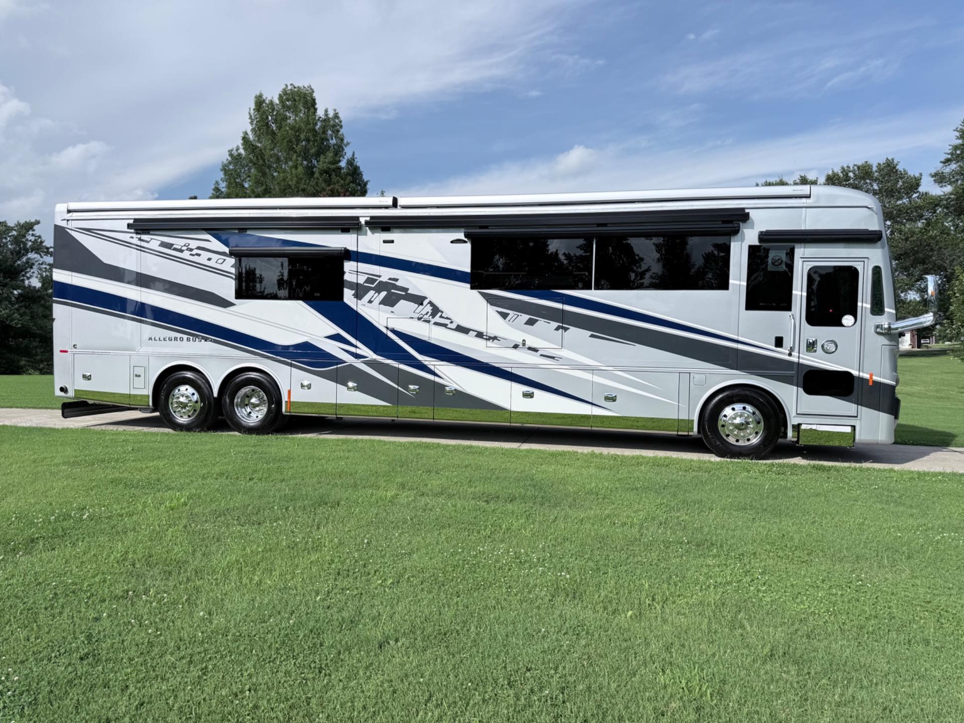2027 Tiffin Motorhomes 2027 Tiffin Motorhomes Allegro Bus - thumbnail 2