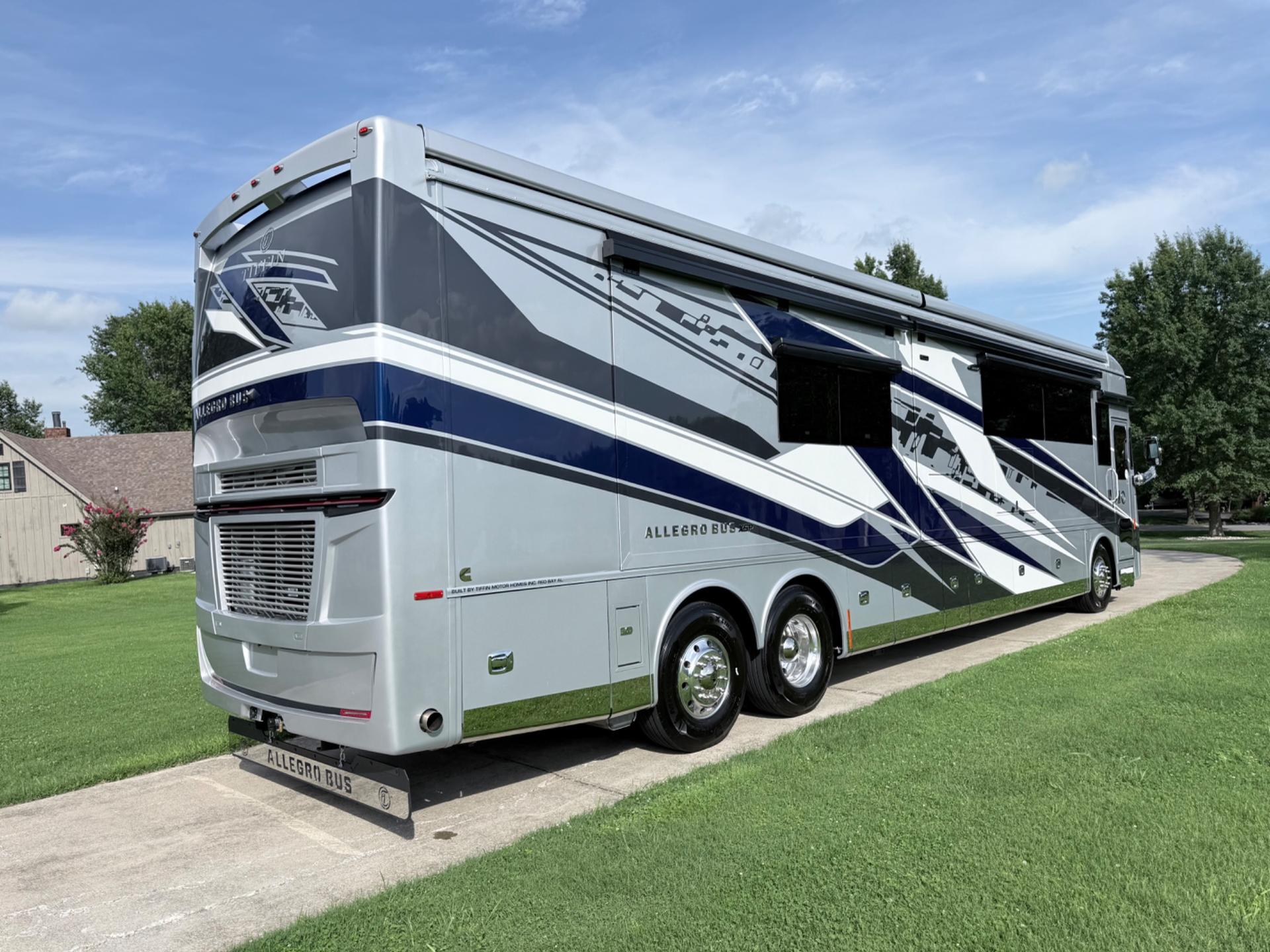 2027 Tiffin Motorhomes 2027 Tiffin Motorhomes Allegro Bus - thumbnail 3