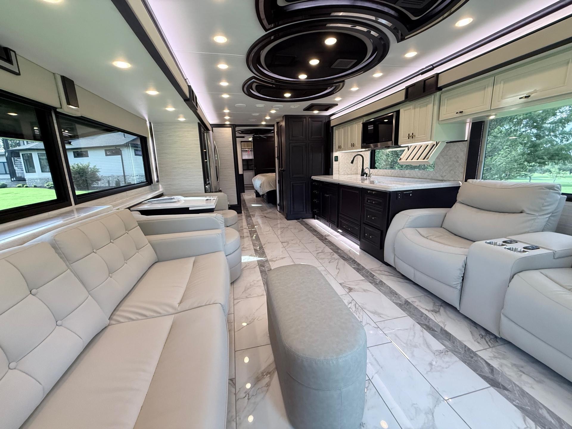 2027 Tiffin Motorhomes 2027 Tiffin Motorhomes Allegro Bus - thumbnail 13