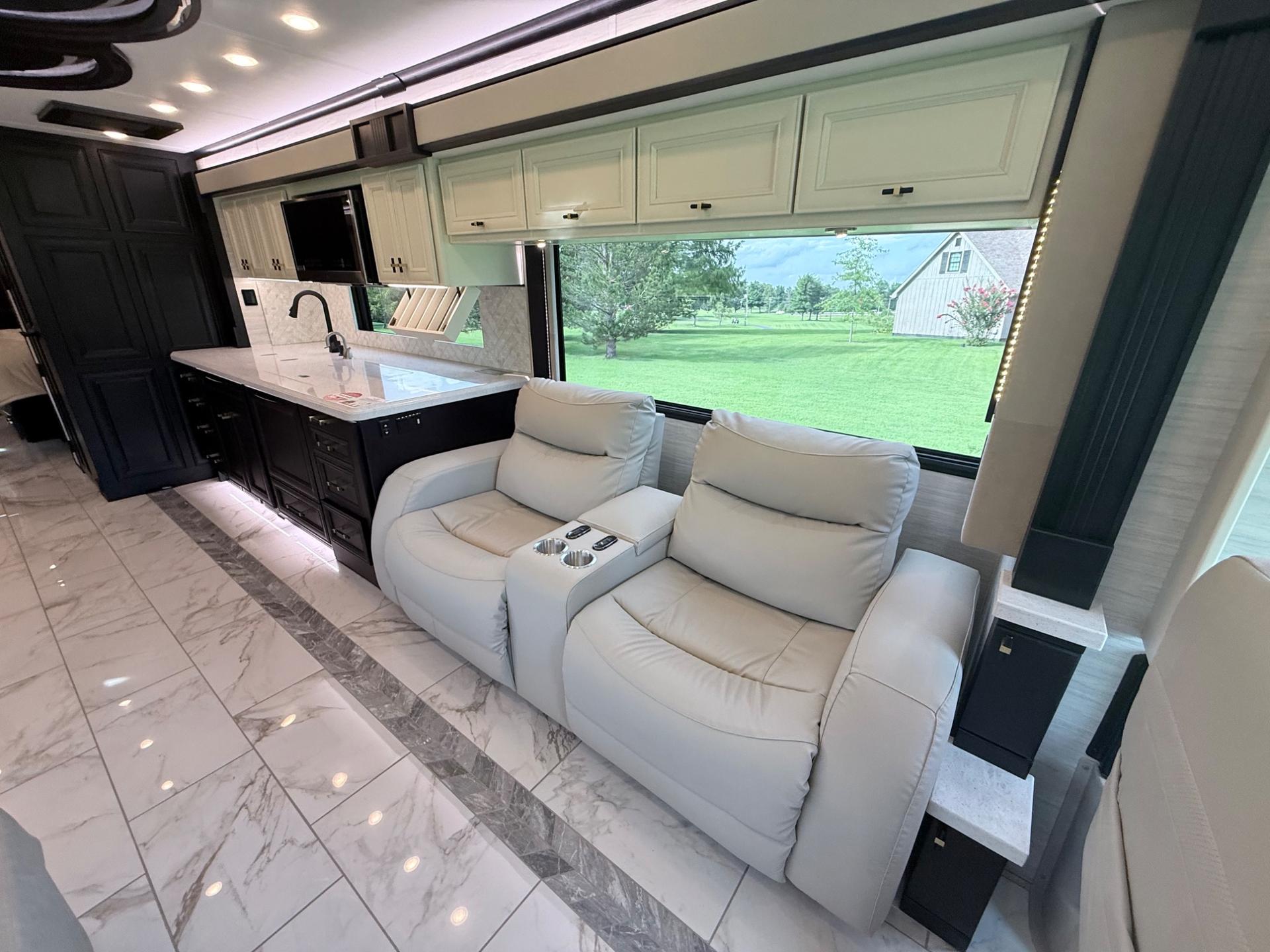 2027 Tiffin Motorhomes 2027 Tiffin Motorhomes Allegro Bus - thumbnail 14